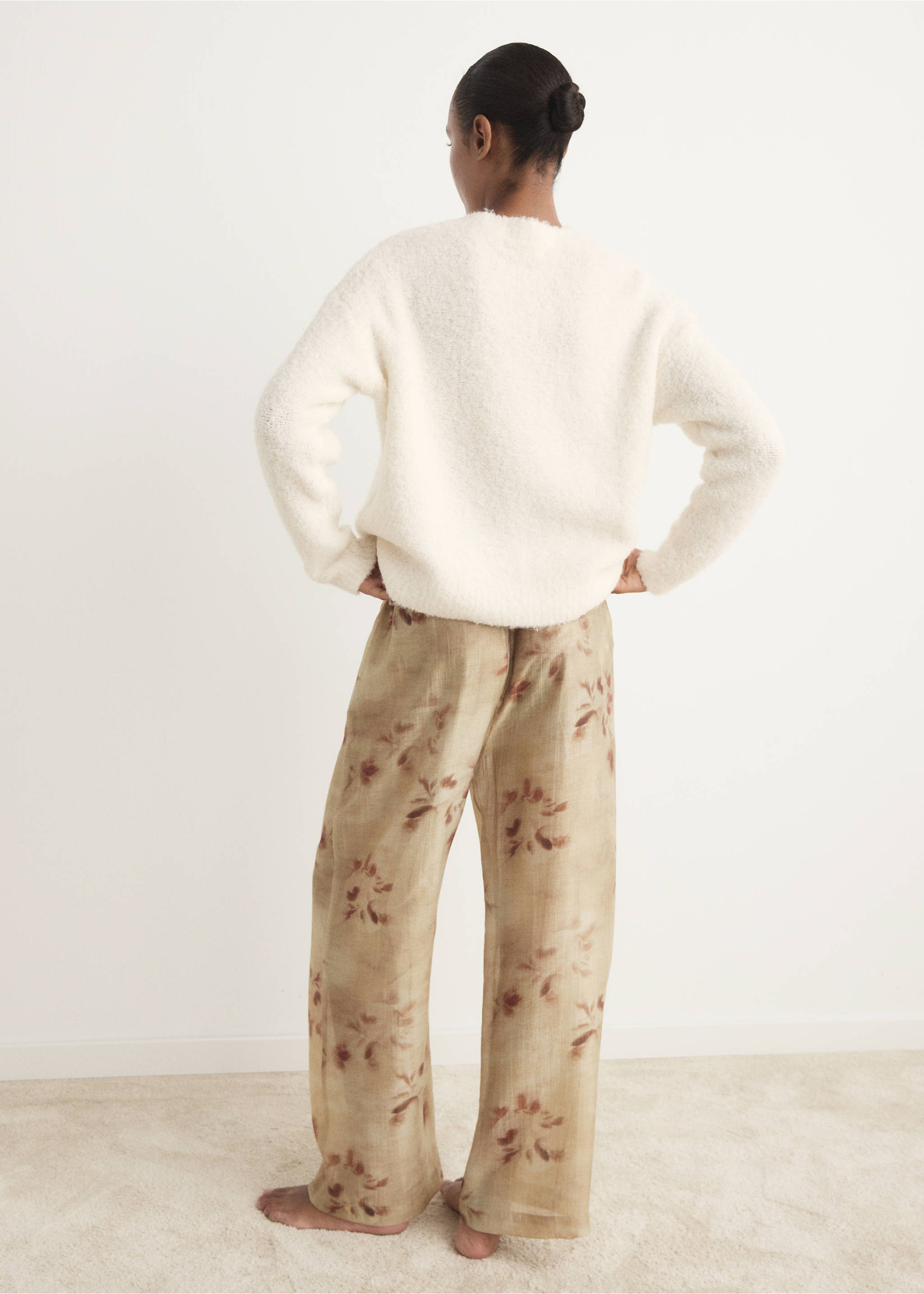 Bouclé-effect sweater - Reverse of the article, Ivory White. Ref: 17074110-00.