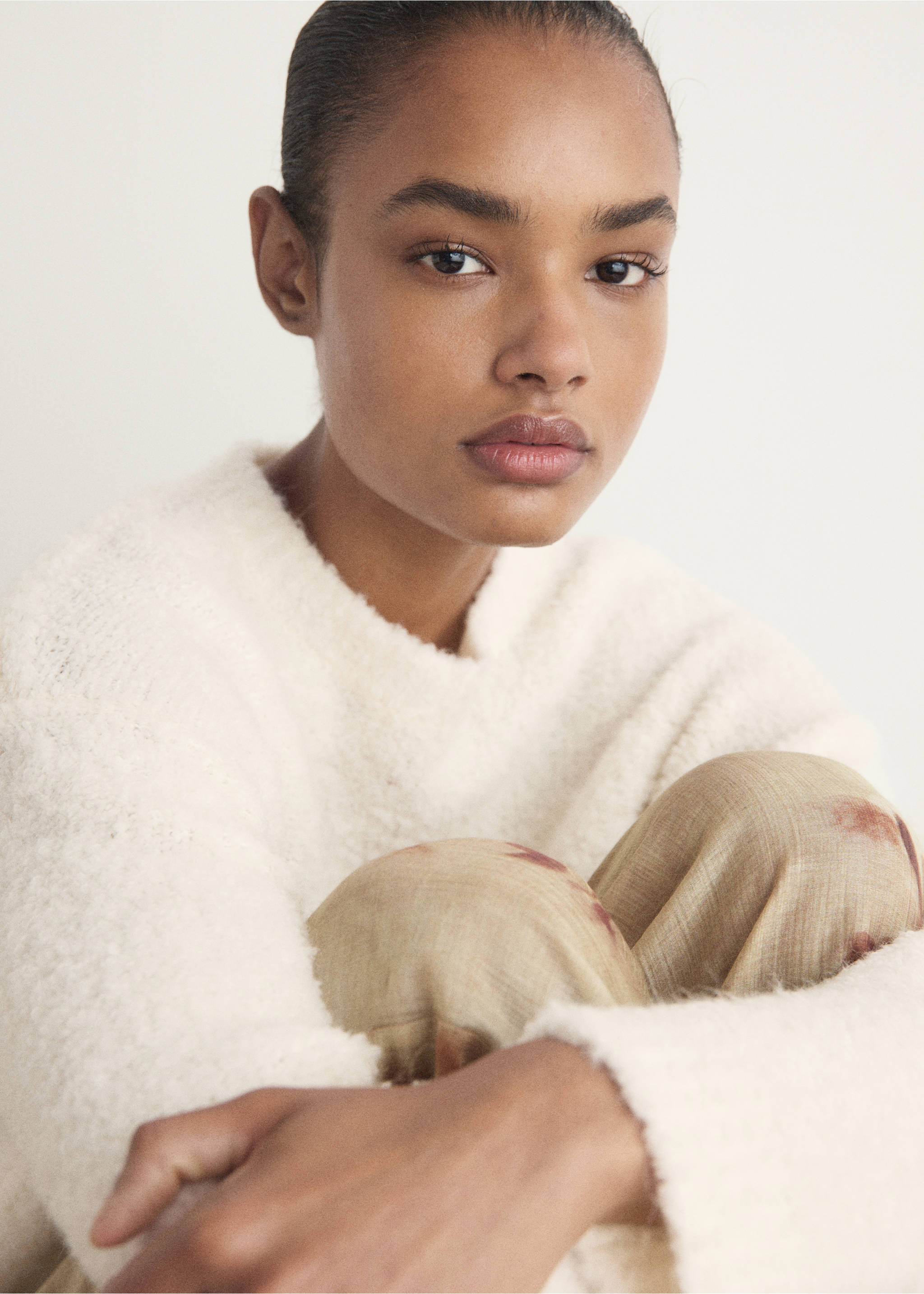 Bouclé-effect sweater - Details of the article 1, Ivory White. Ref: 17074110-00.