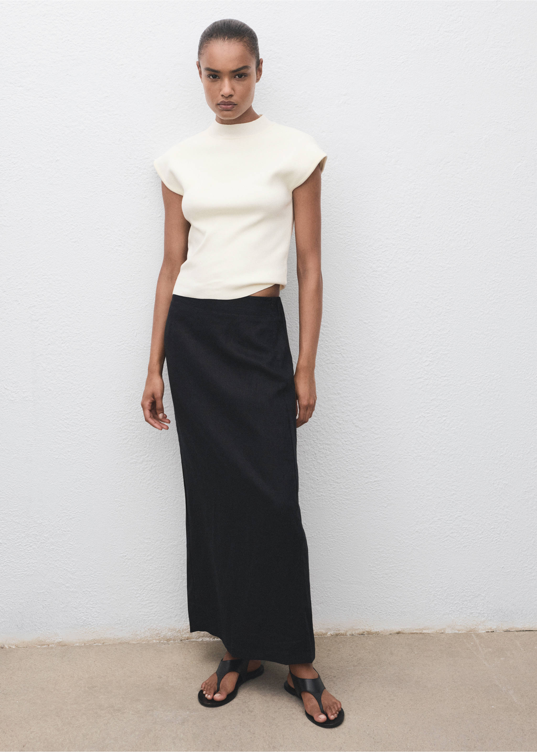 Short-sleeved fine-knit sweater - General plane, White. Ref: 17074129-00.