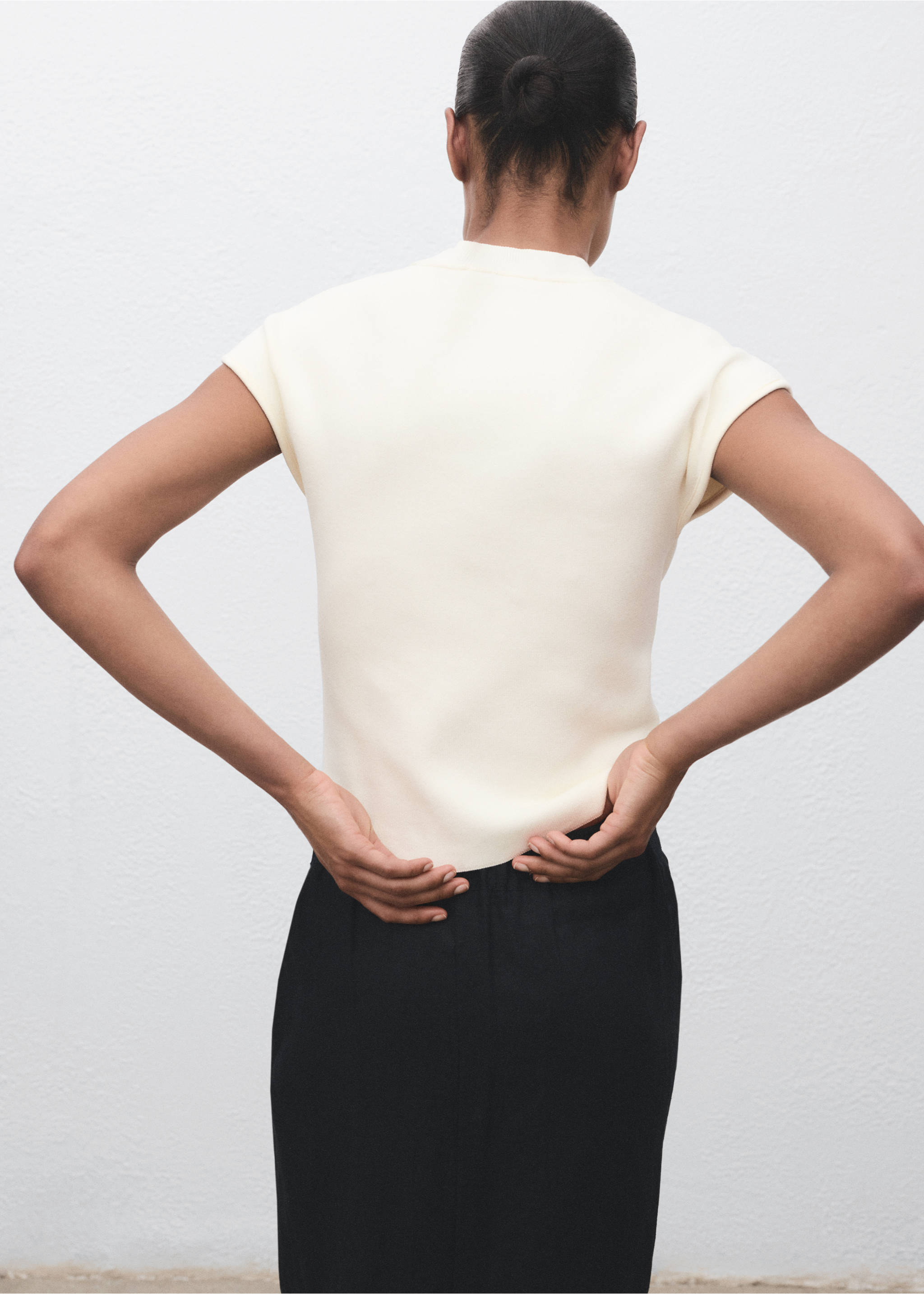 Short-sleeved fine-knit sweater - Reverse of the article, White. Ref: 17074129-00.