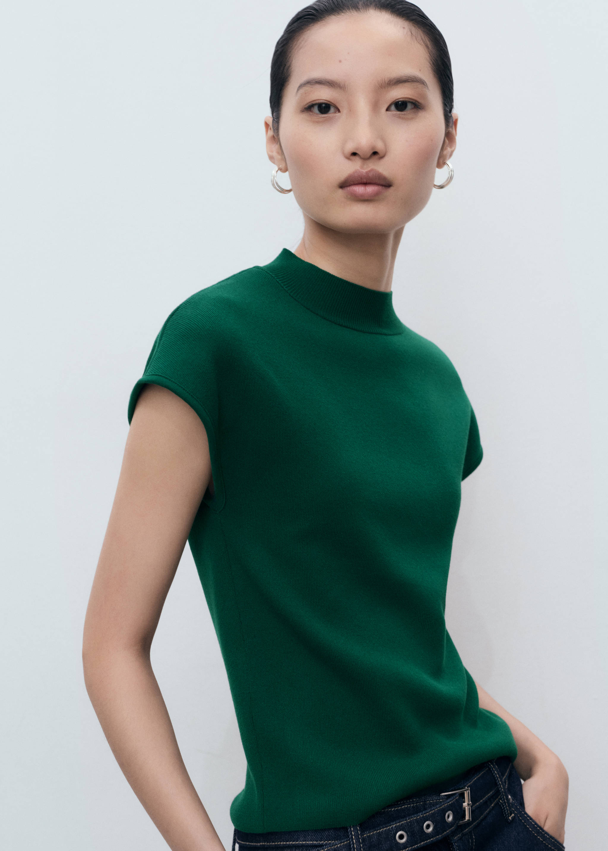 Short-sleeved fine-knit sweater - Medium plane