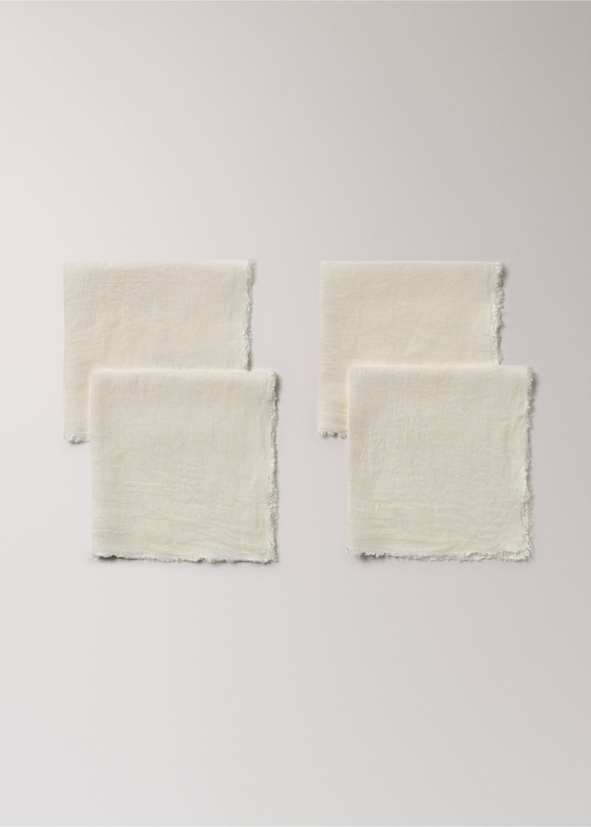 Linen napkins with frayed ends - Details of the article 1, Off White. Ref: 17074130-00.