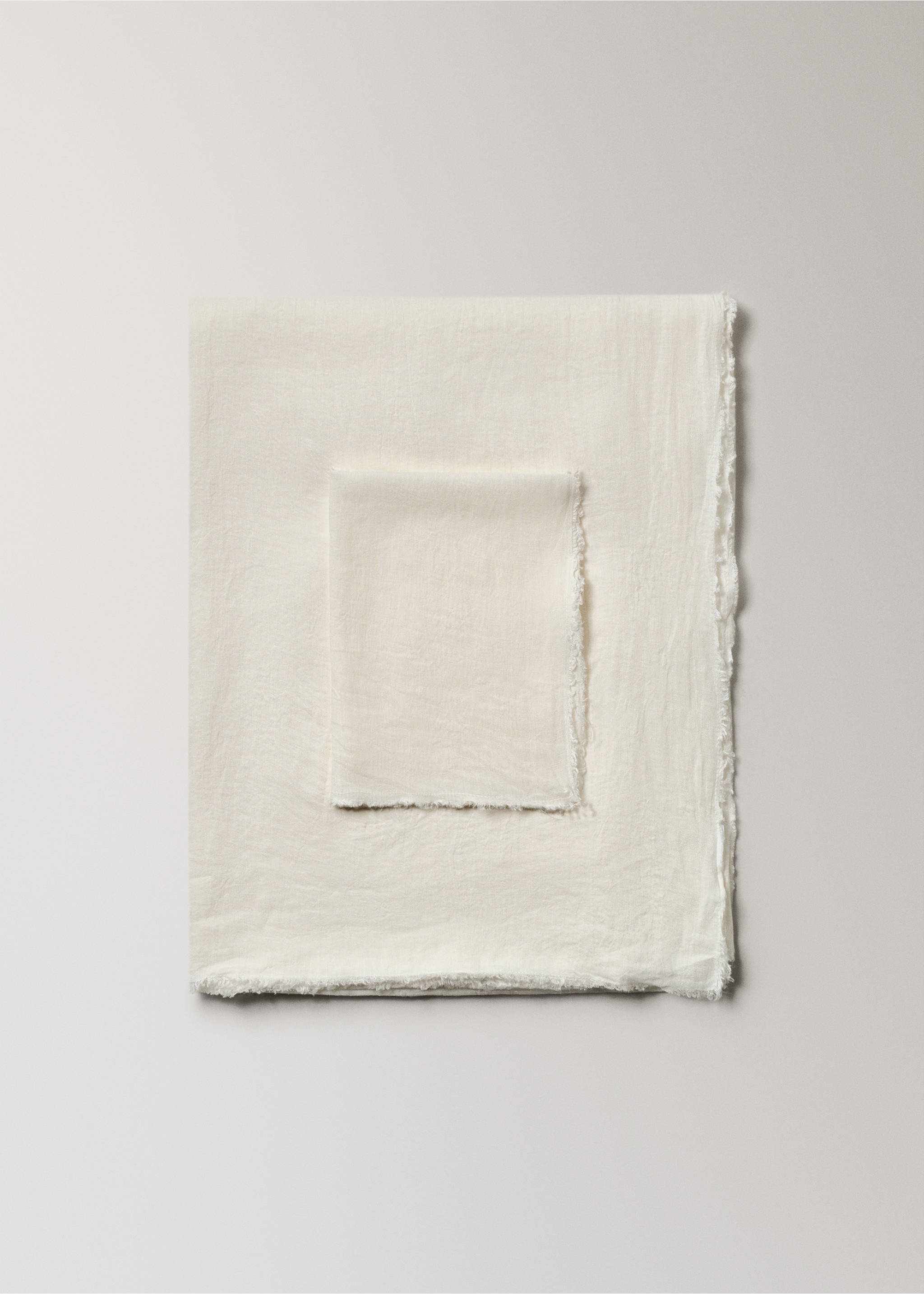 Linen napkins with frayed ends - Details of the article 3, Off White. Ref: 17074130-00.