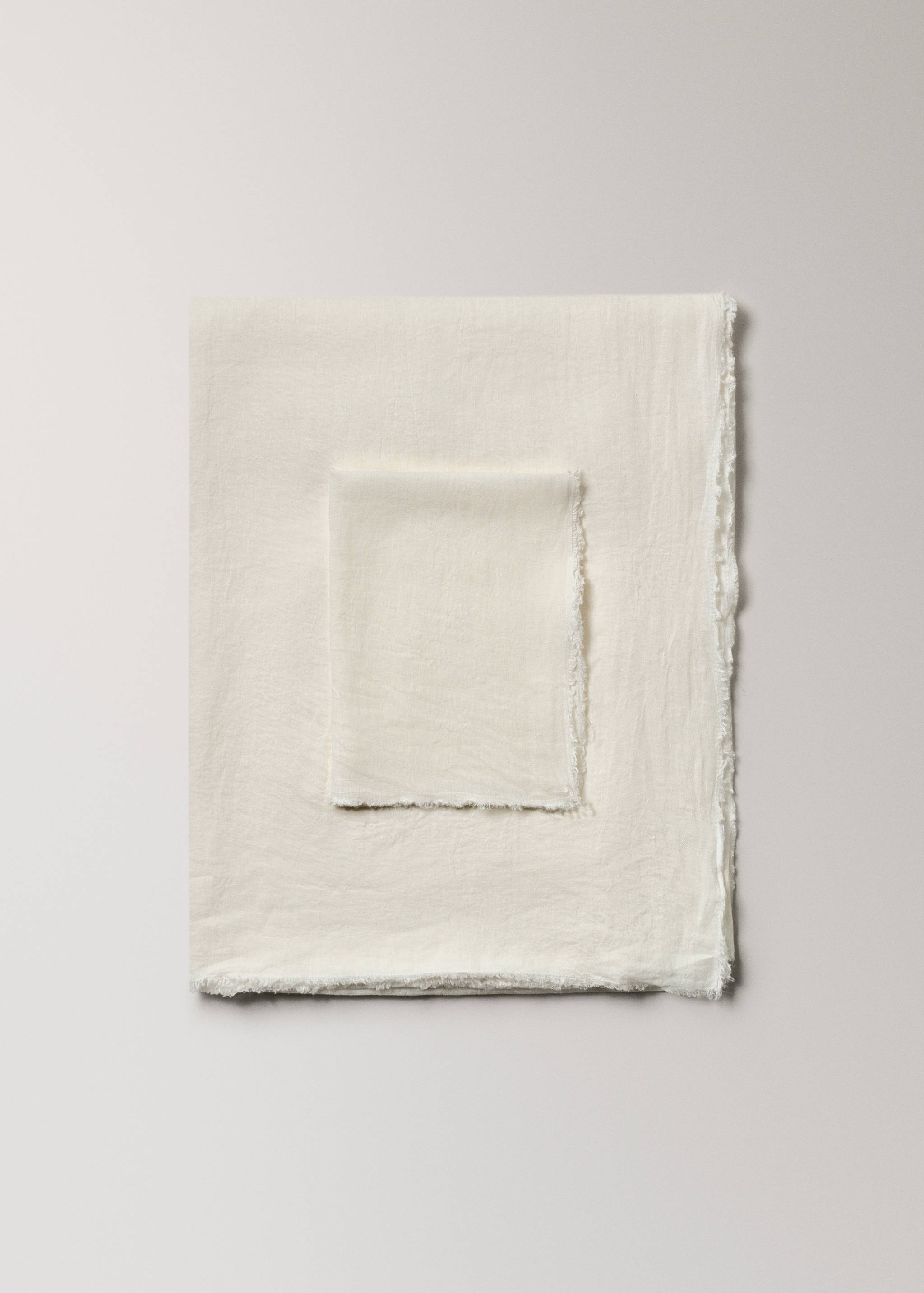 Linen napkins with frayed ends - Details of the article 3