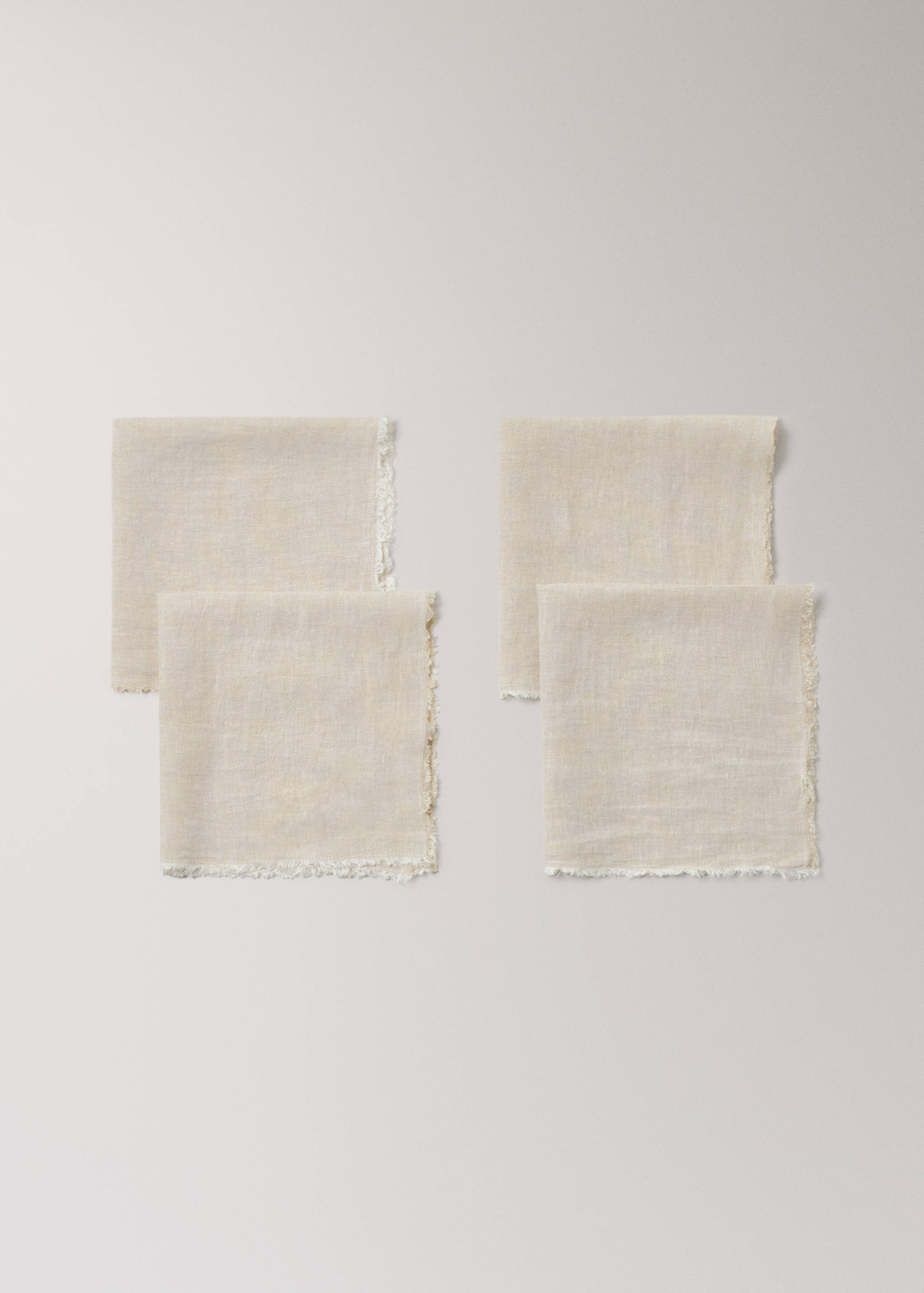Linen napkins with frayed ends - Details of the article 1