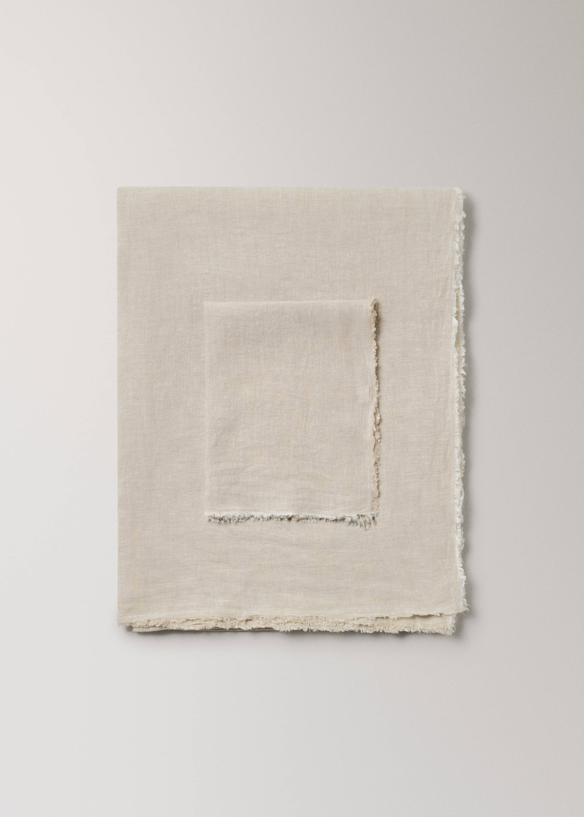 Linen napkins with frayed ends - Details of the article 3