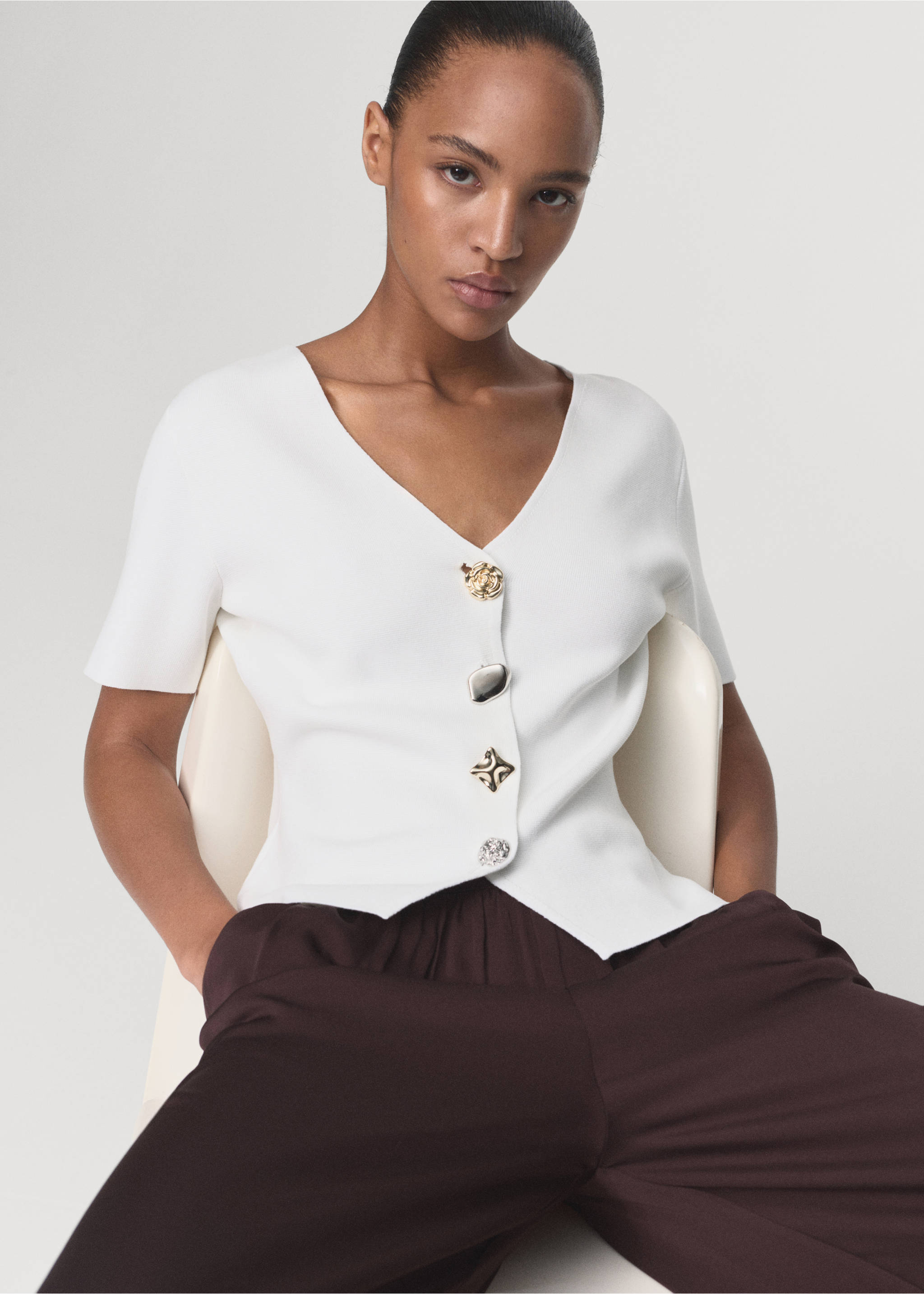 Knitted cardigan with jewel button - Medium plane, White. Ref: 17074139-00.