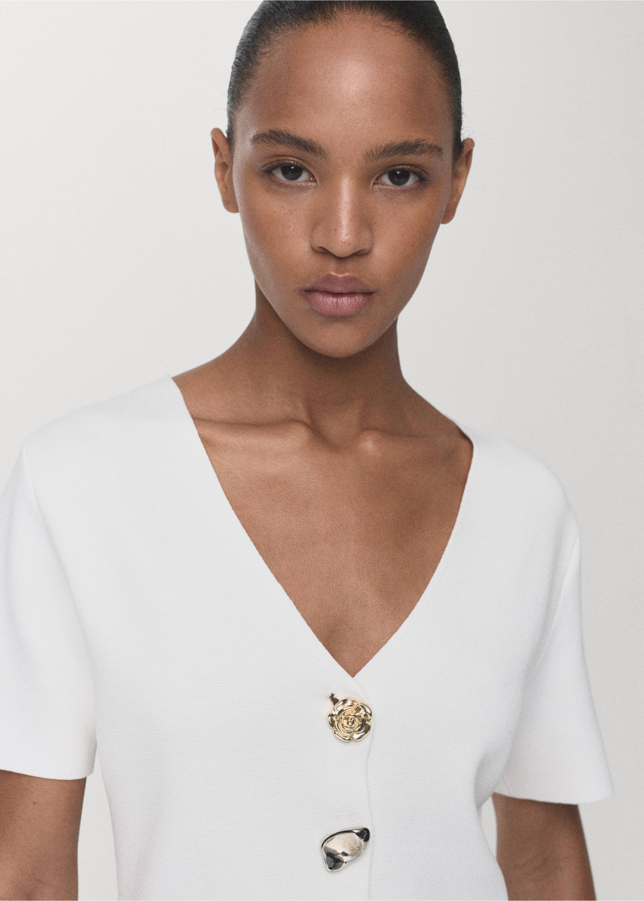 Knitted cardigan with jewel button - Details of the article 1, White. Ref: 17074139-00.