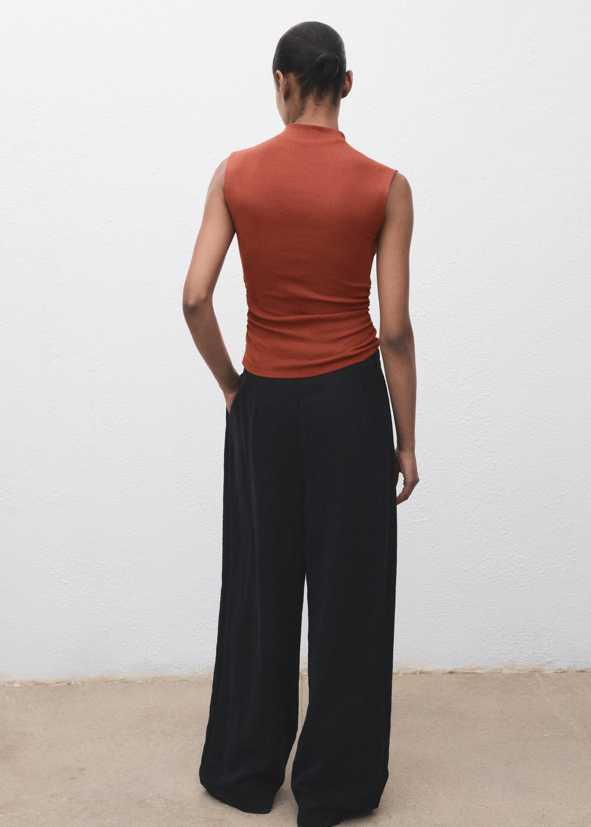 Ruched fitted top - Reverse of the article