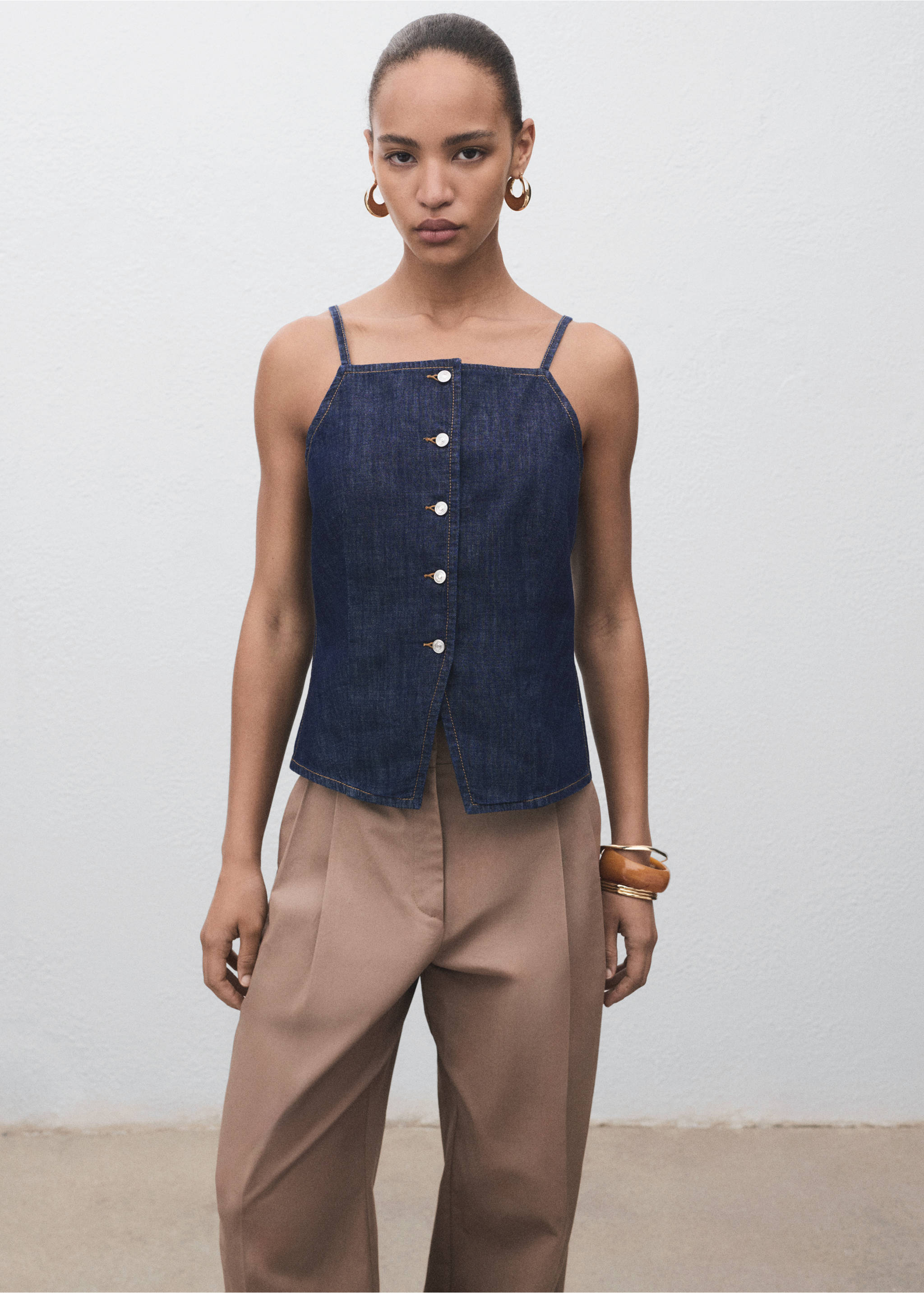 Top din denim cu nasturi - Plan mediu, Albastru foarte deschis. Ref: 17074141-00.