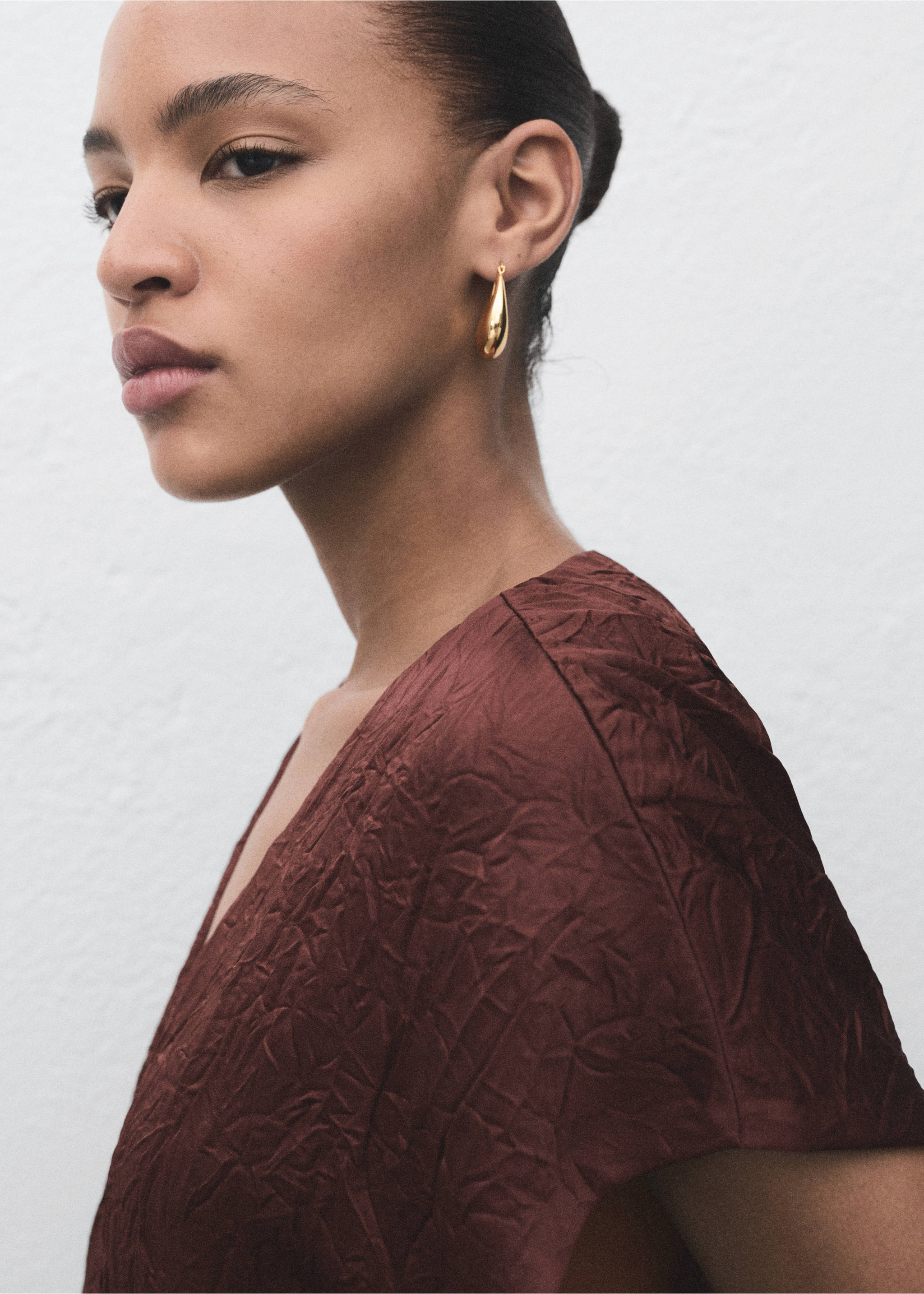 Double-breasted crinkled-effect waistcoat - Details of the article 1, Chocolate. Ref: 17074146-00.