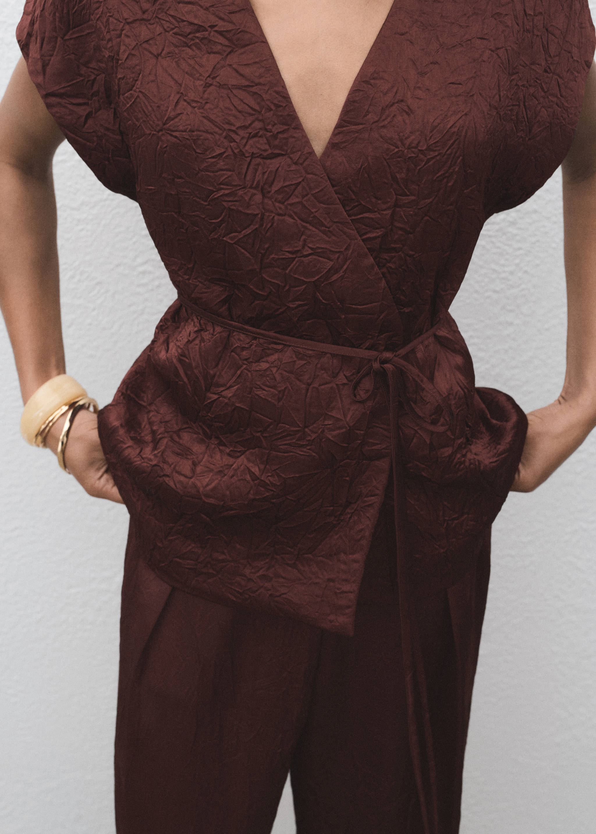 Double-breasted crinkled-effect waistcoat - Details of the article 6