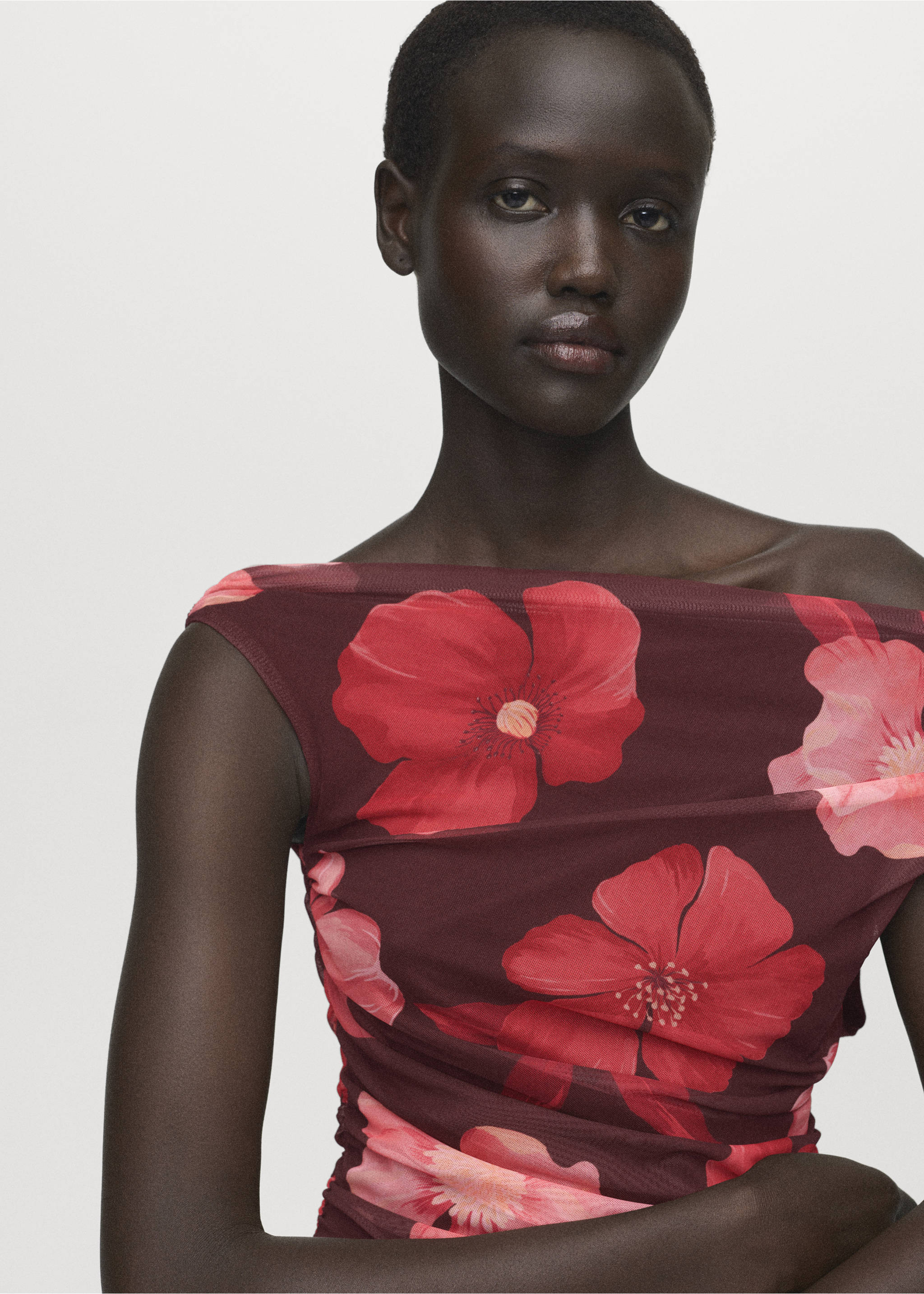 Asymmetrisches Kleid mit Blumenmuster - Detail des Artikels 1, Braun. Ref: 17074147-00.