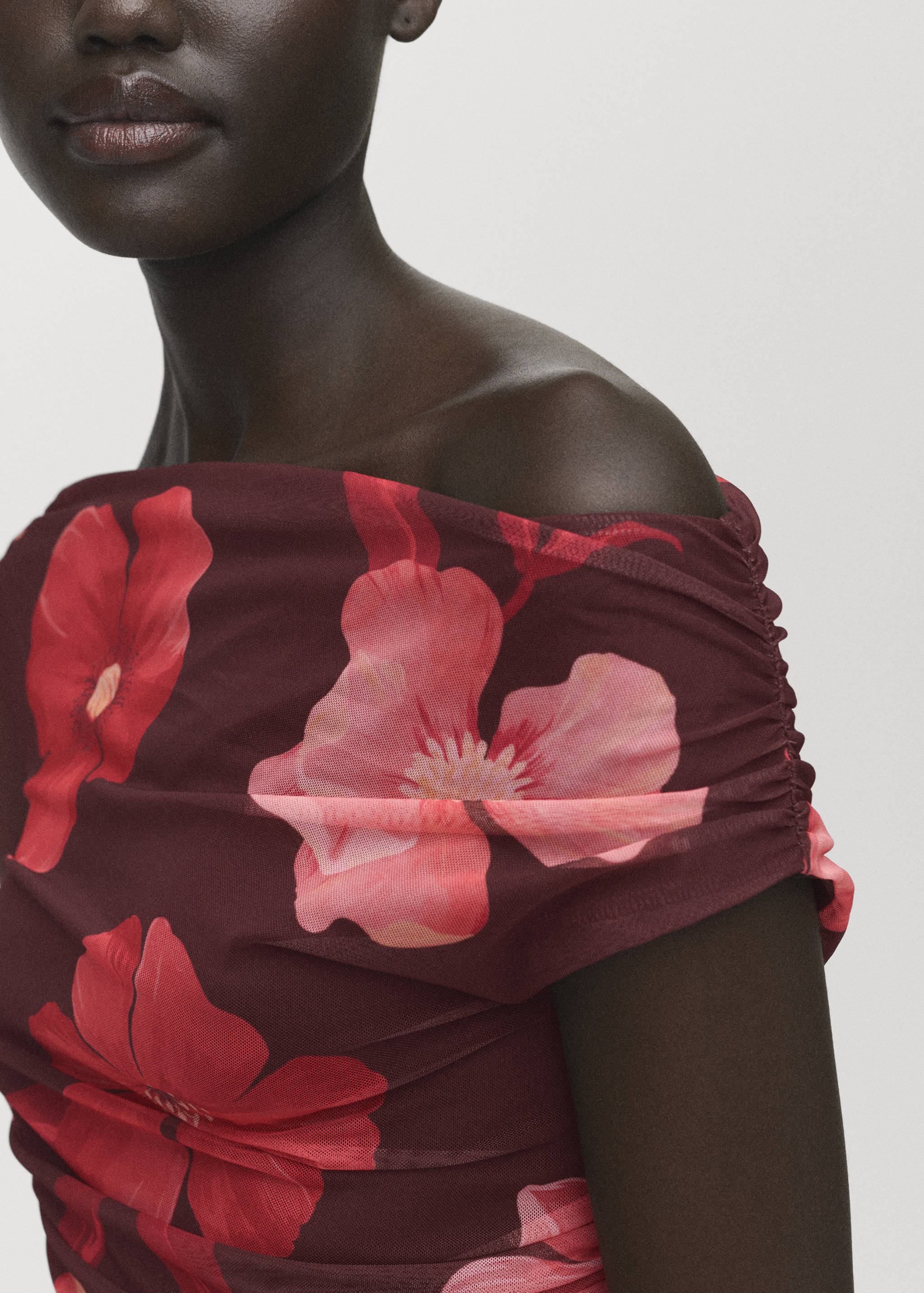 Asymmetrisches Kleid mit Blumenmuster - Detail des Artikels 3