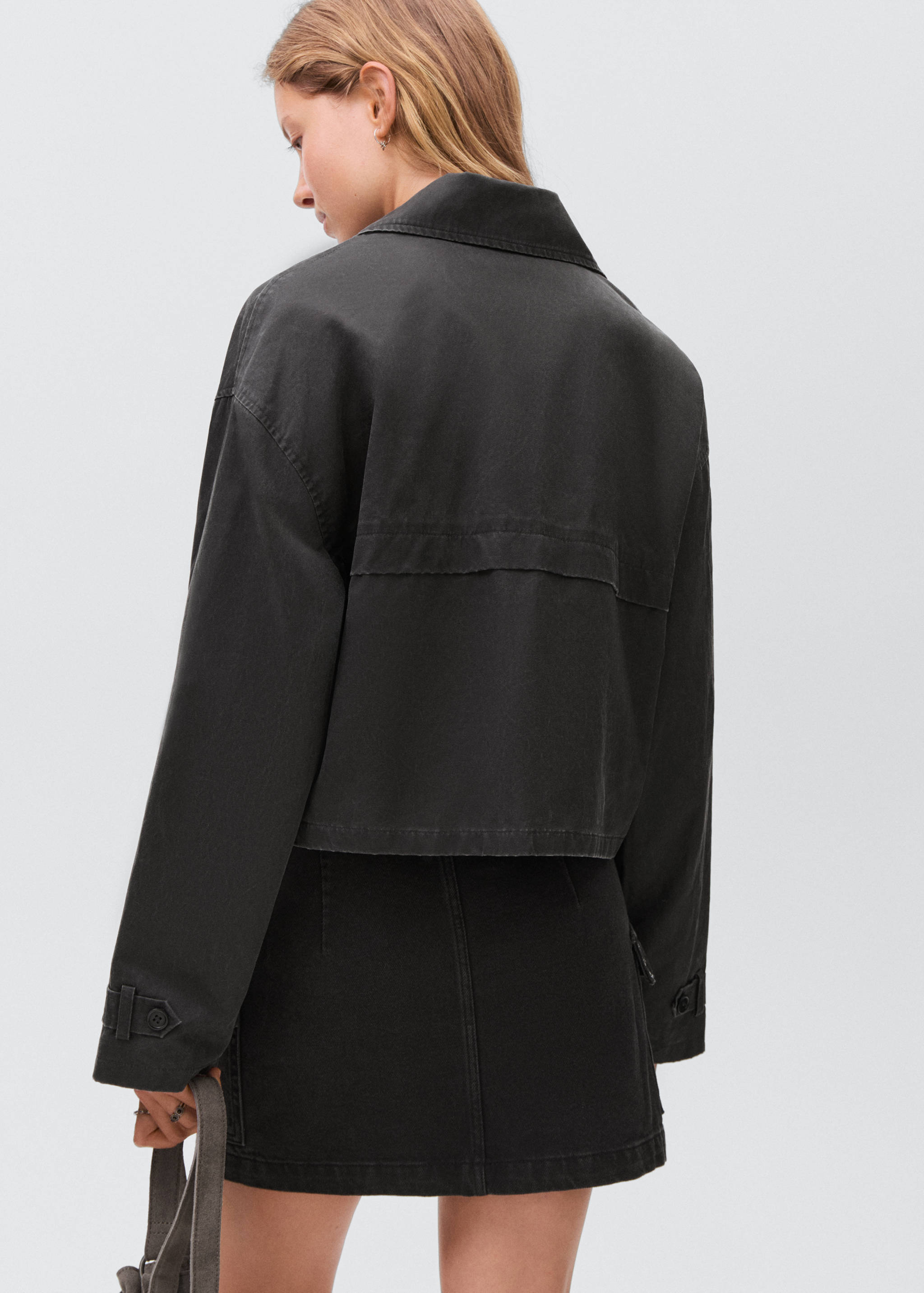 Kurz gewachster Trench - Rückseite des Artikels