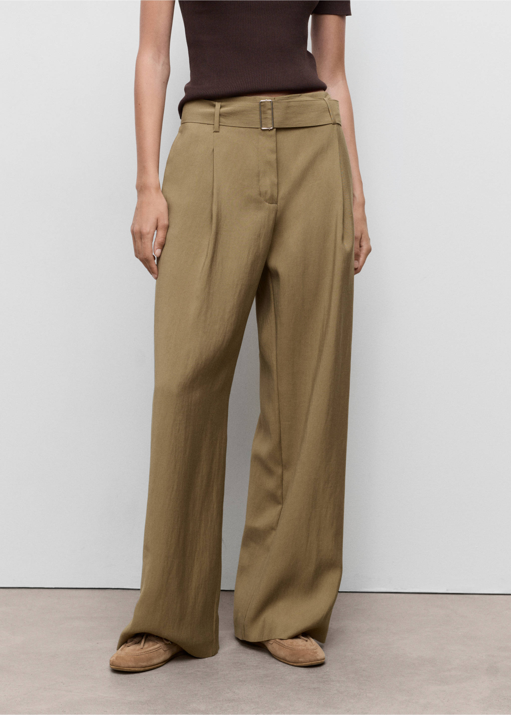 Paperbag trousers with belt - Medium plane, Olive Green. Ref: 17074409-00.