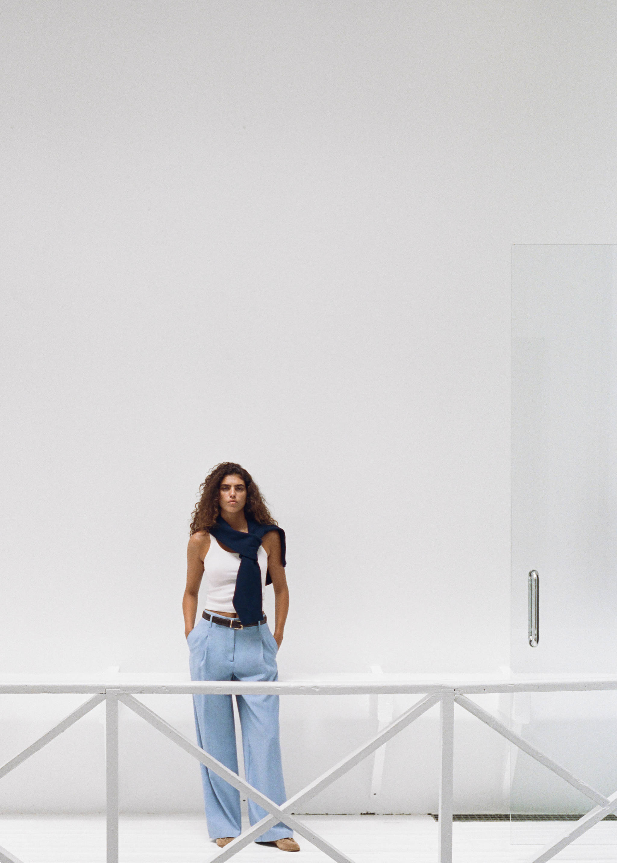 Paperbag trousers with belt - Details of the article 6