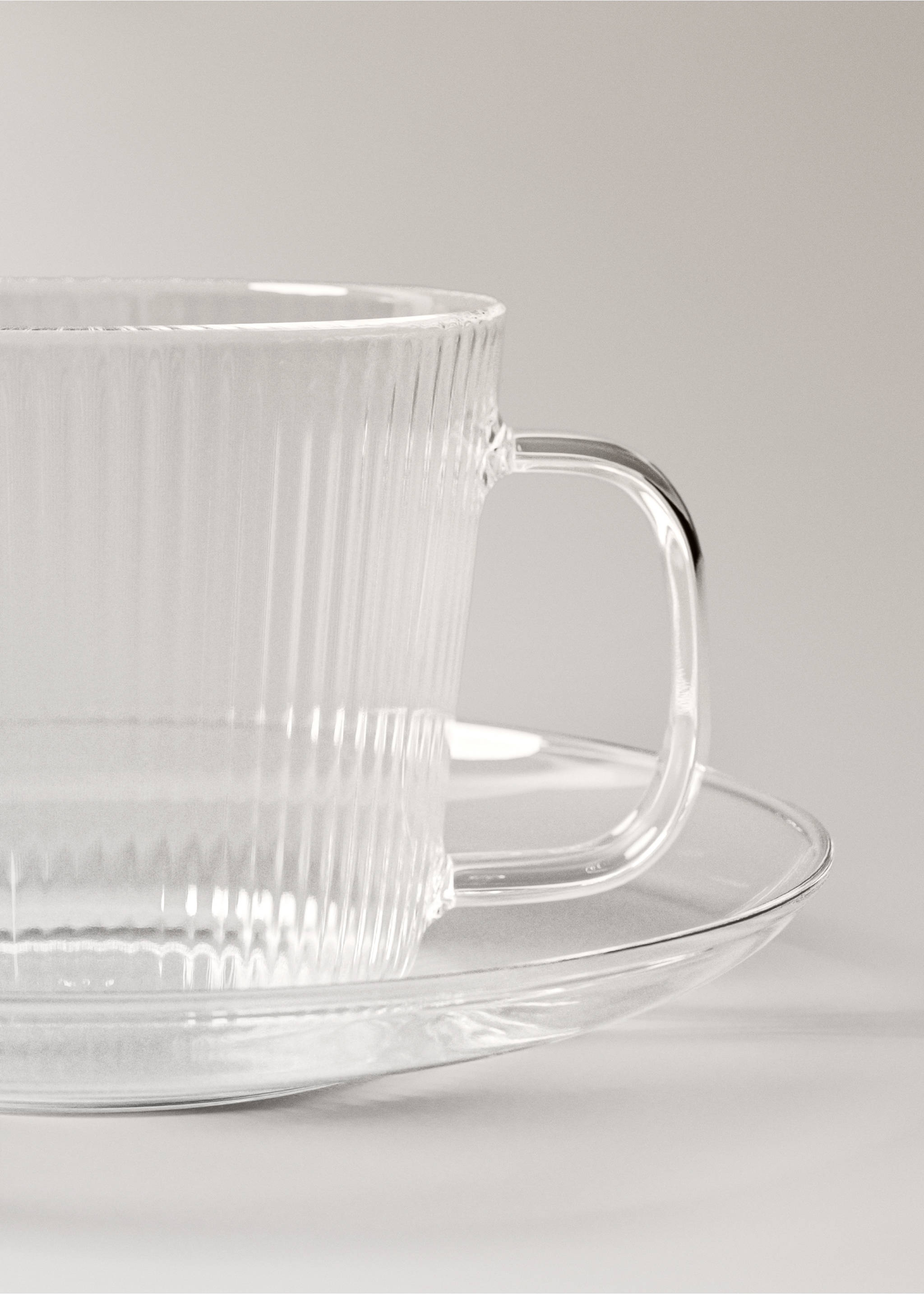 Borosilicate cappuccino cup and saucer with striped pattern - Details of the article 1, Off White. Ref: 17074440-00.