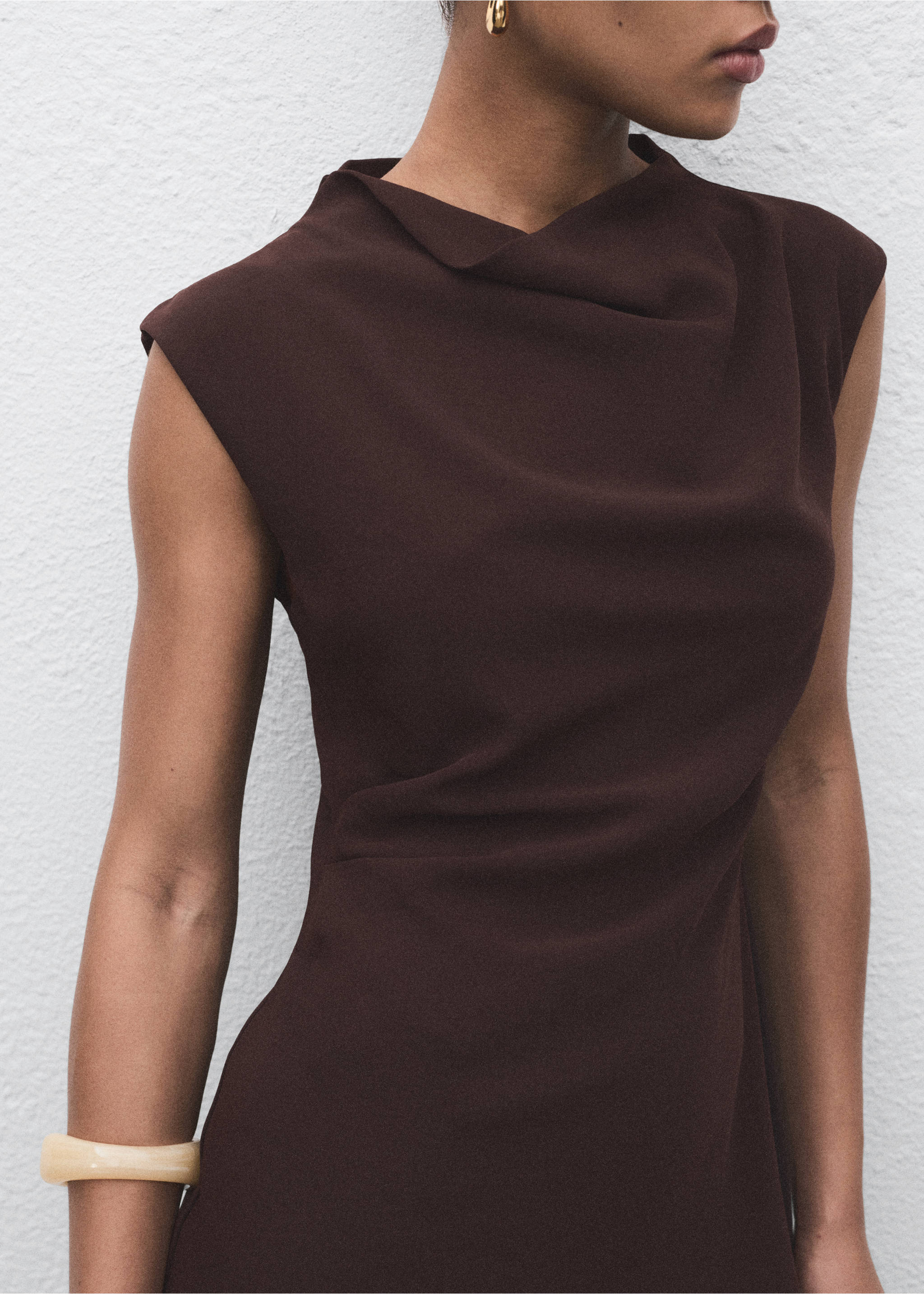 Ruched dress with draped neckline - Details of the article 3, Chocolate. Ref: 17074448-00.