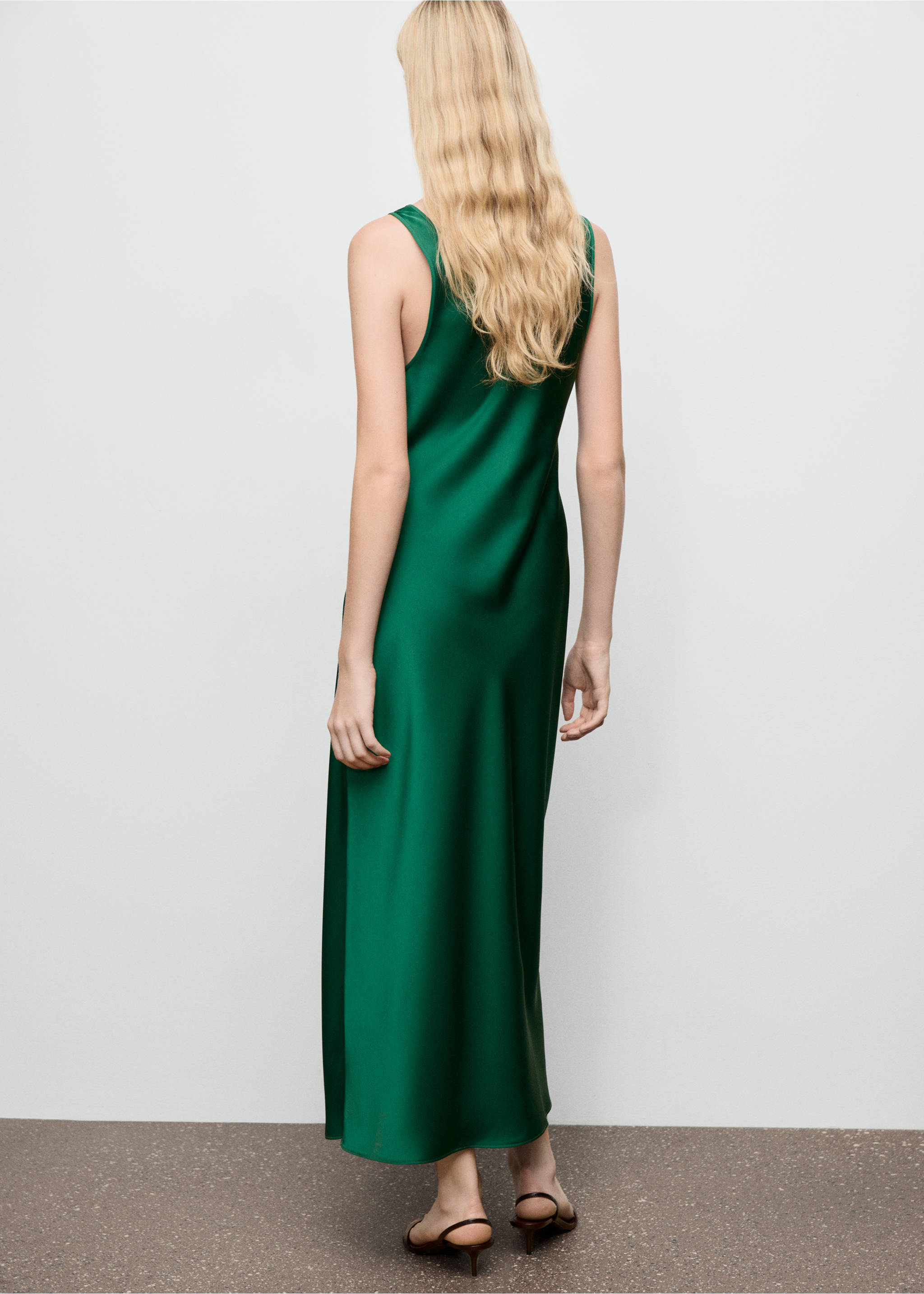 Satin dress with a low-cut neckline - Reverse of the article, Green. Ref: 17074783-00.