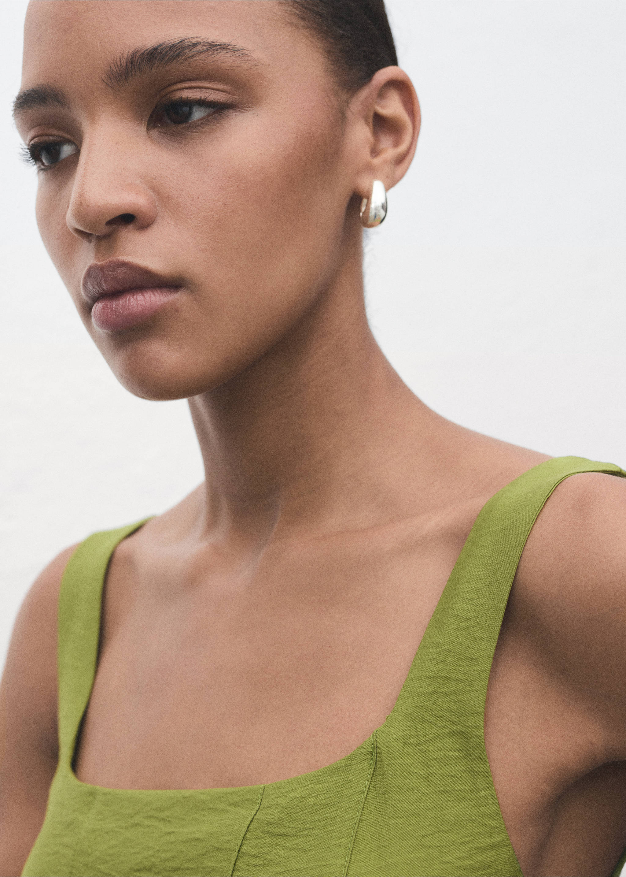 Midi-dress with stitching - Details of the article 1, Green. Ref: 17074788-00.
