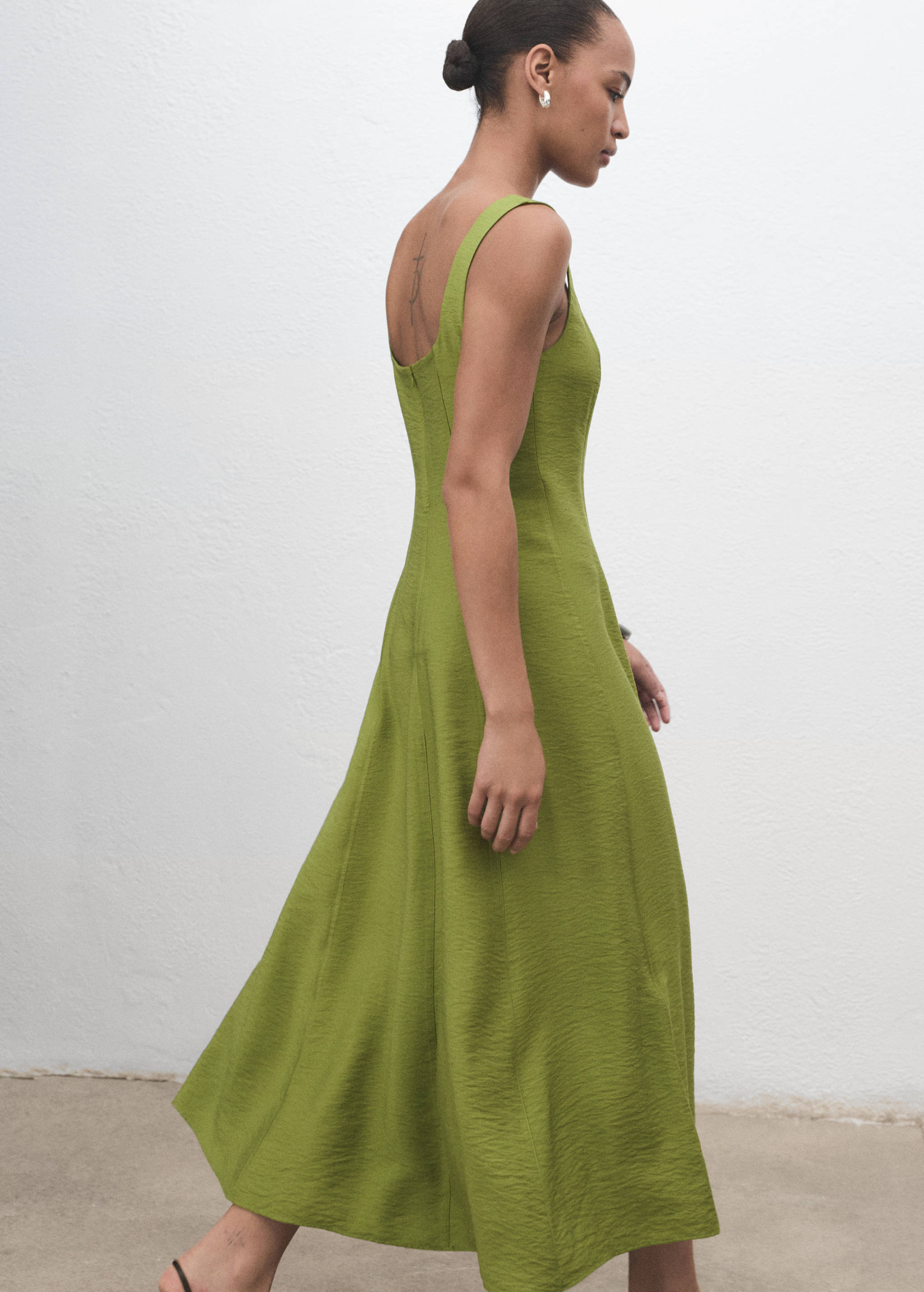 Midi-dress with stitching - Details of the article 2
