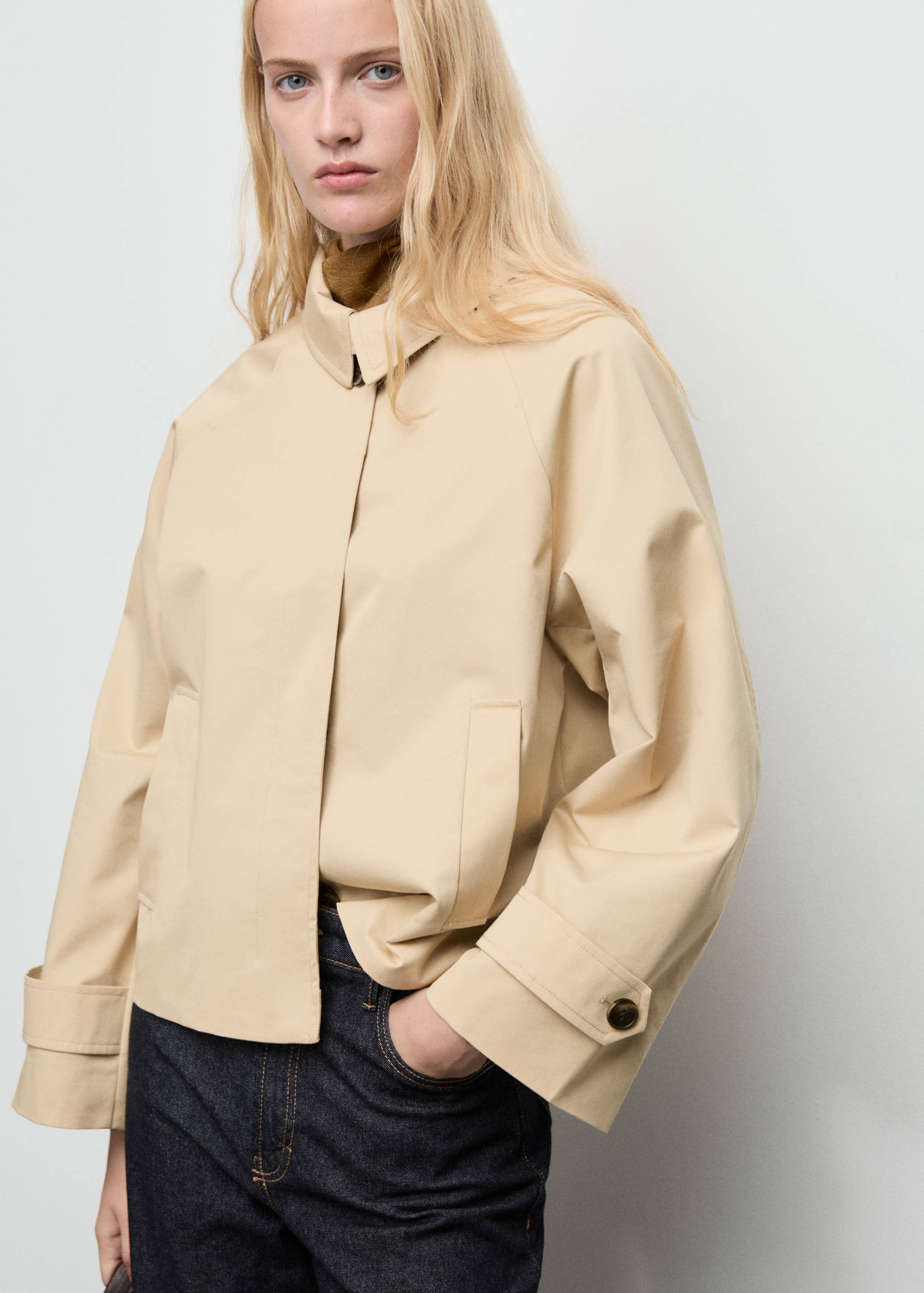 Trench corto oversize trabillas - Plano medio