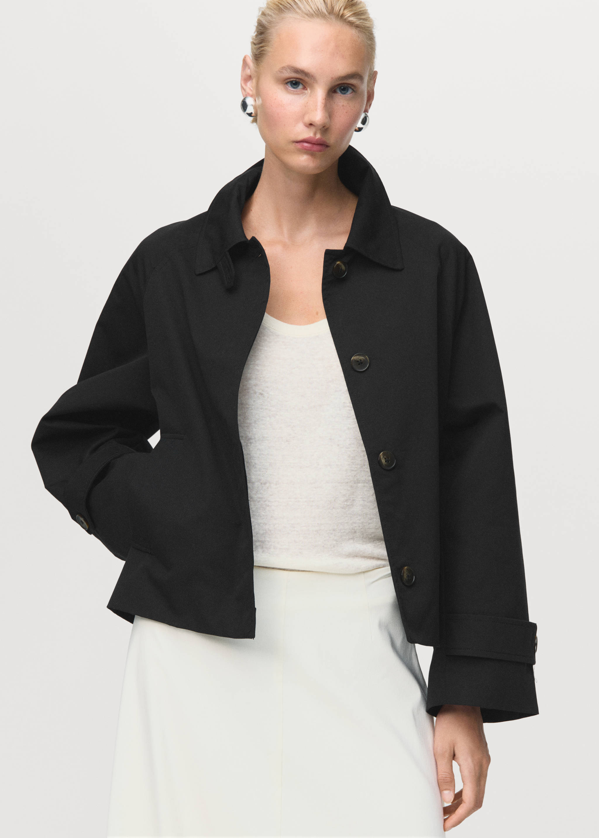 Trench corto oversize trabillas - Plano medio
