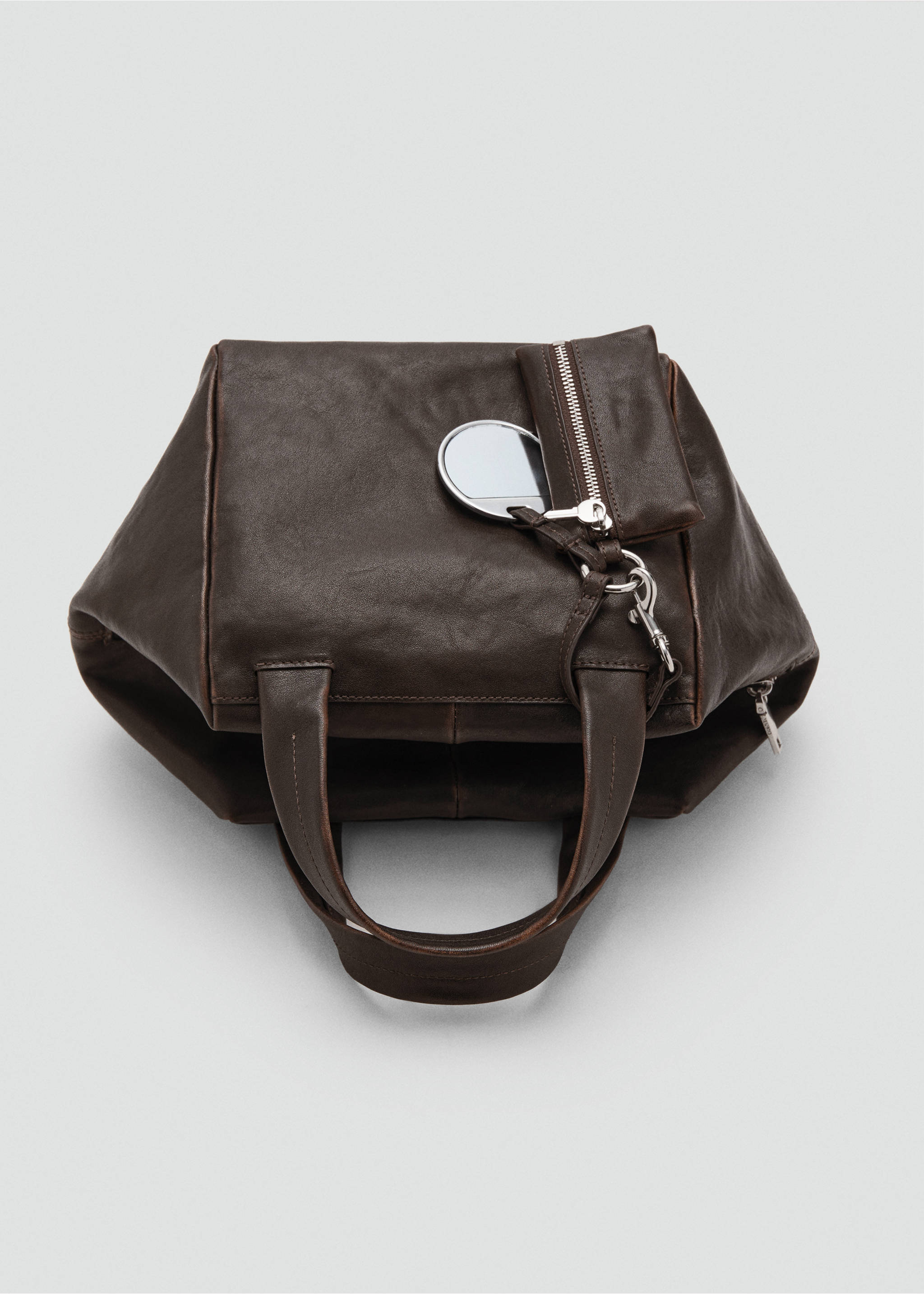 Bolso mano piel charms - Detalle del artículo 4, Chocolate. Ref: 17075170-00.
