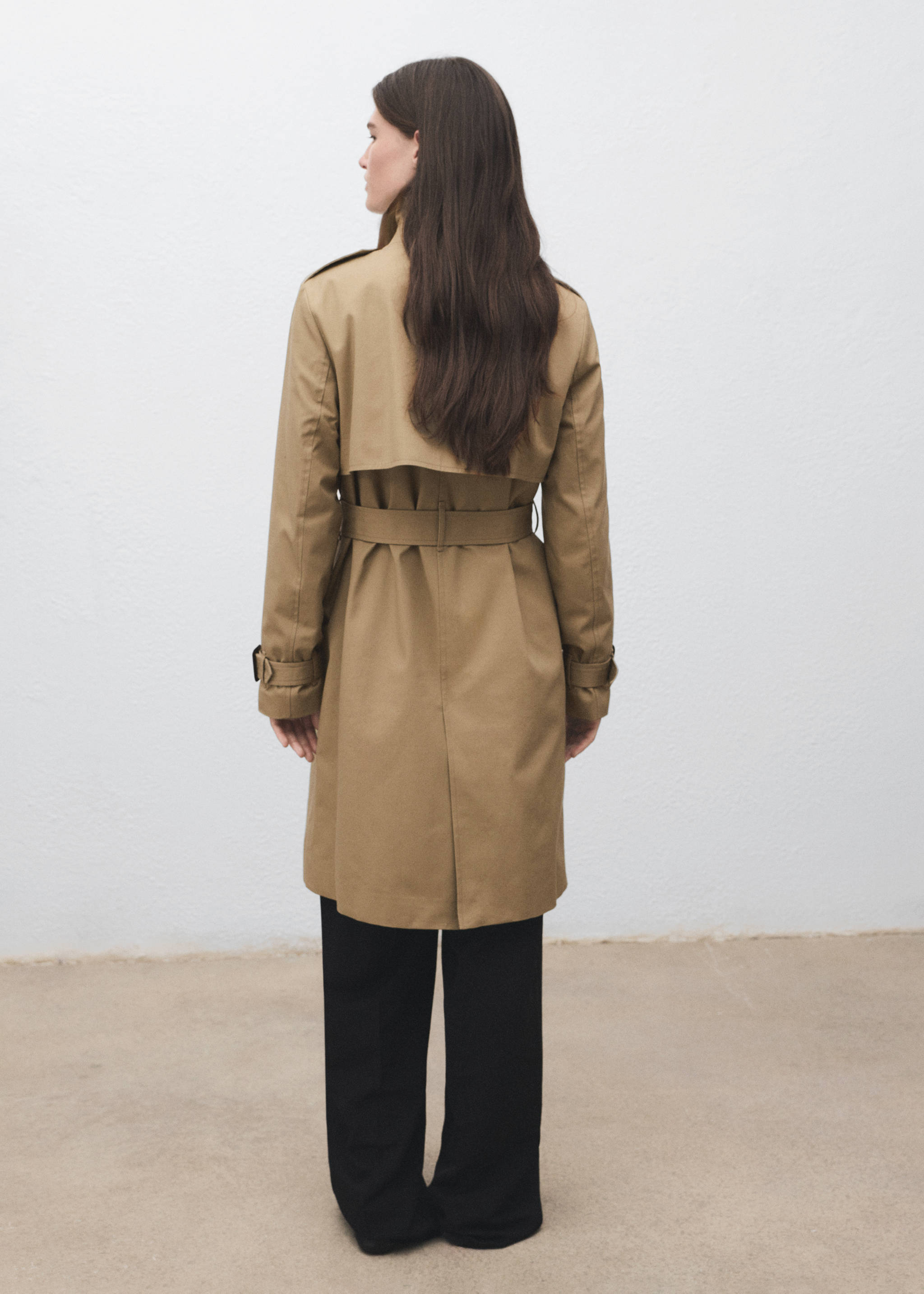 Classic trench coat with belt - Reverse of the article