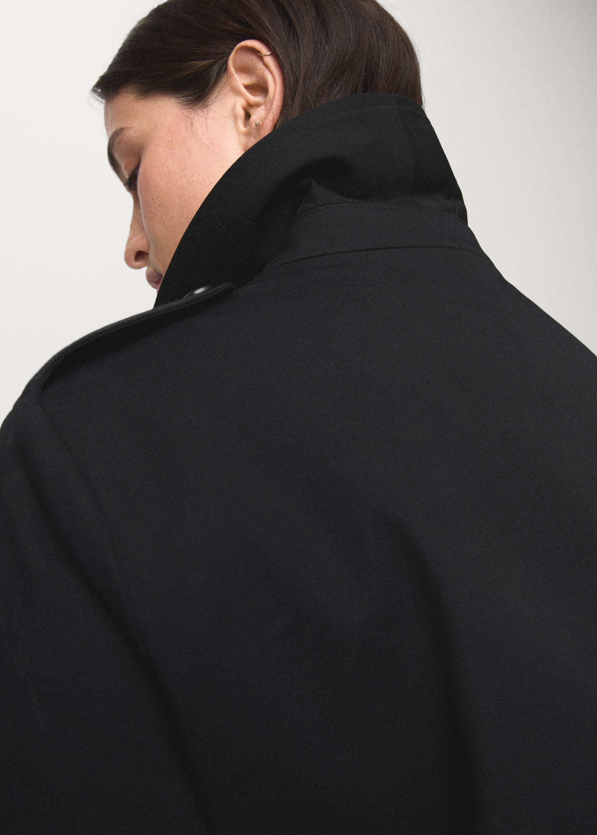 Classic trench coat with belt - Details of the article 4