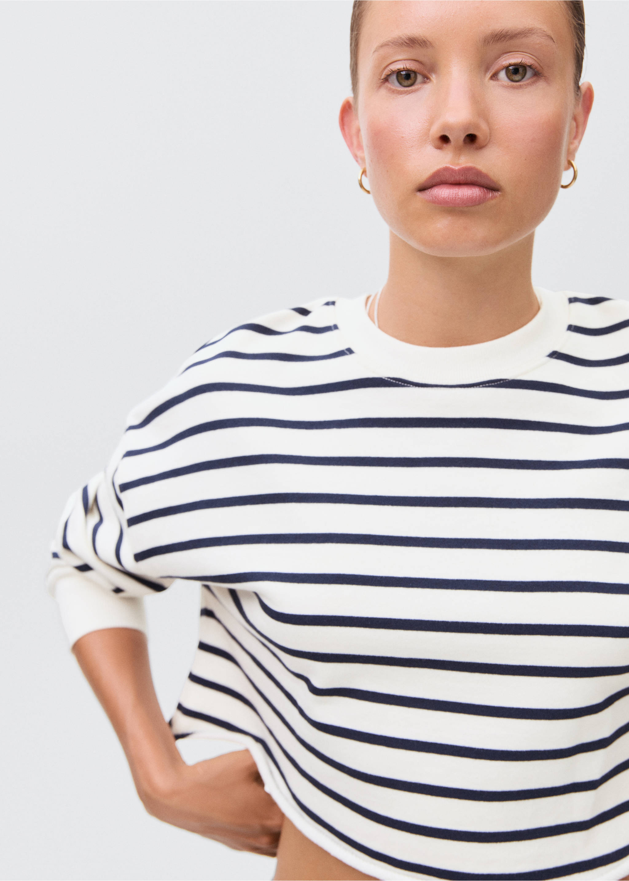 Contrast striped sweatshirt - Details of the article 1, Off White. Ref: 17075792-00.
