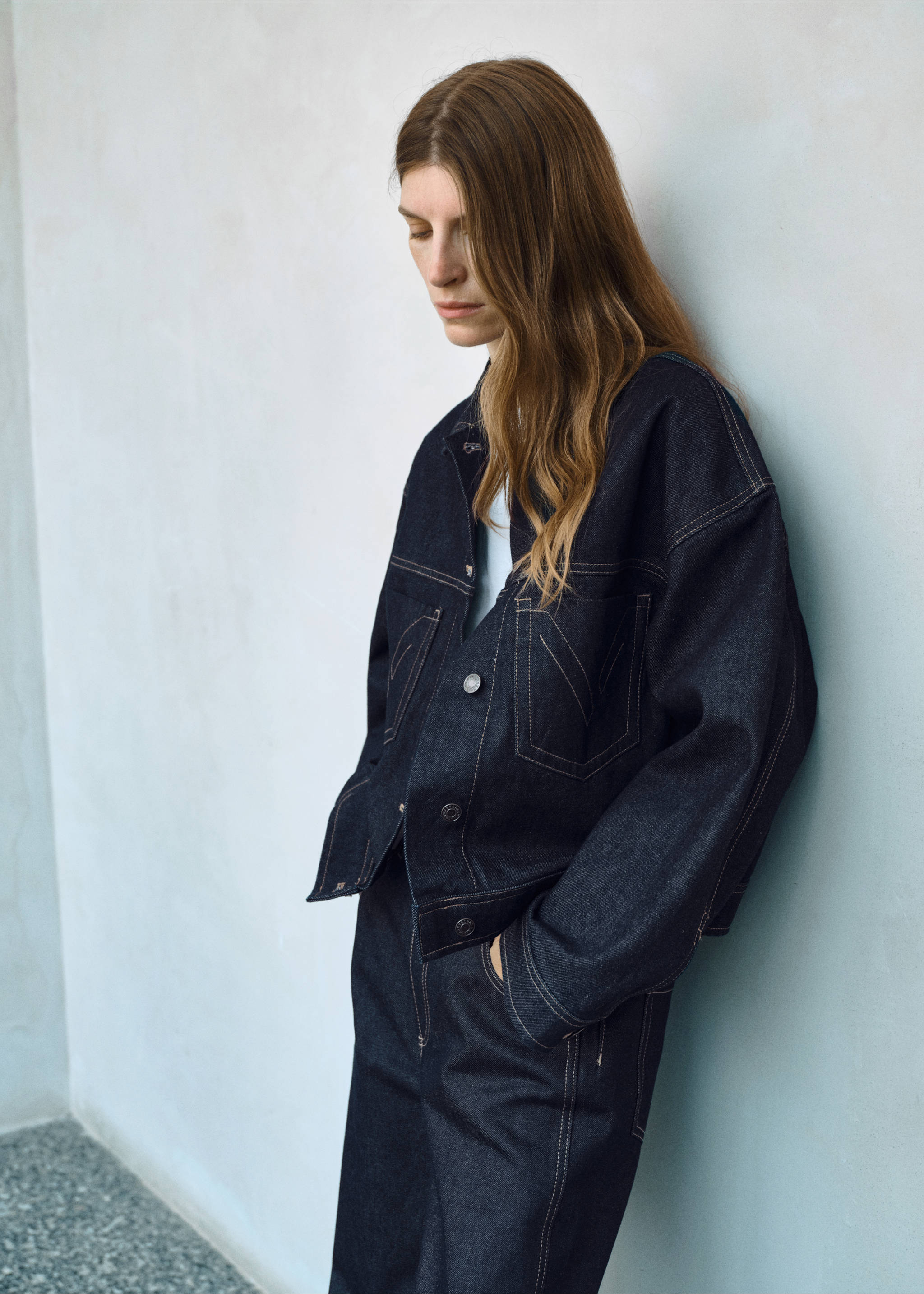 Denim jacket with decorative stitching - Details of the article 2, Open Blue. Ref: 17075805-00.