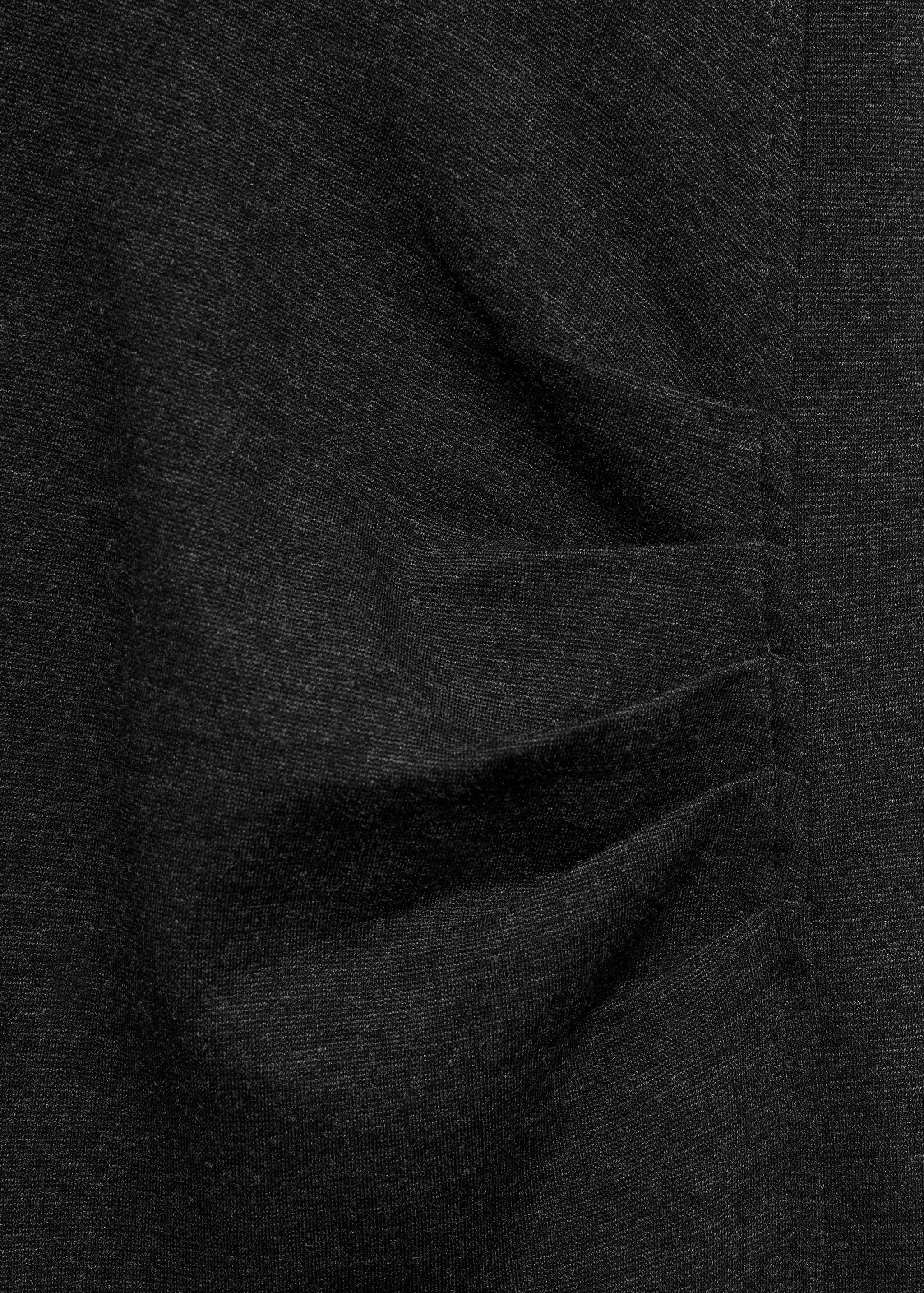 Gerafftes Kleid mit Zierausschnitt - Detail des Artikels 8