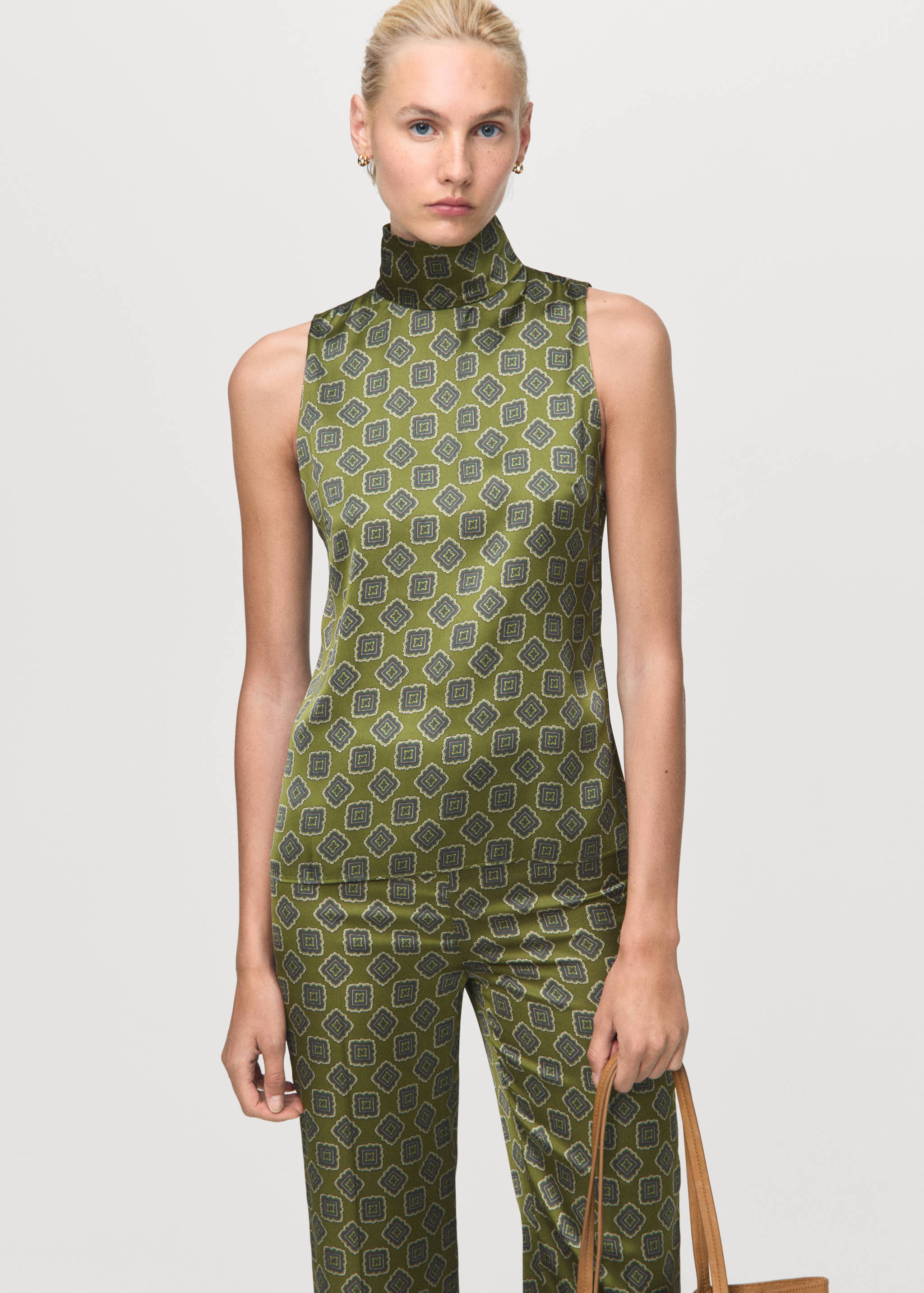 Satin blouse with geometric pattern - Medium plane