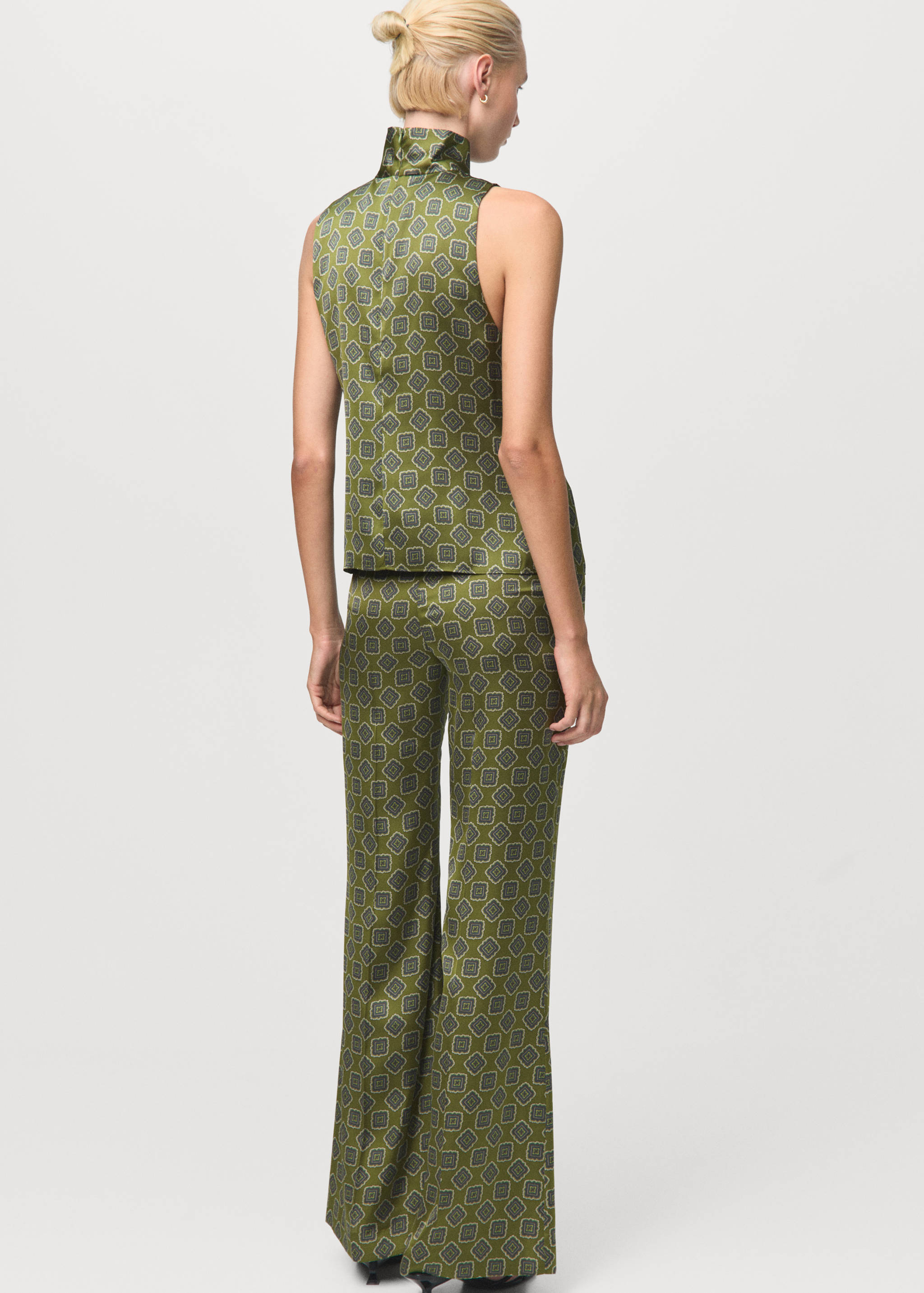 Satin blouse with geometric pattern - Reverse of the article