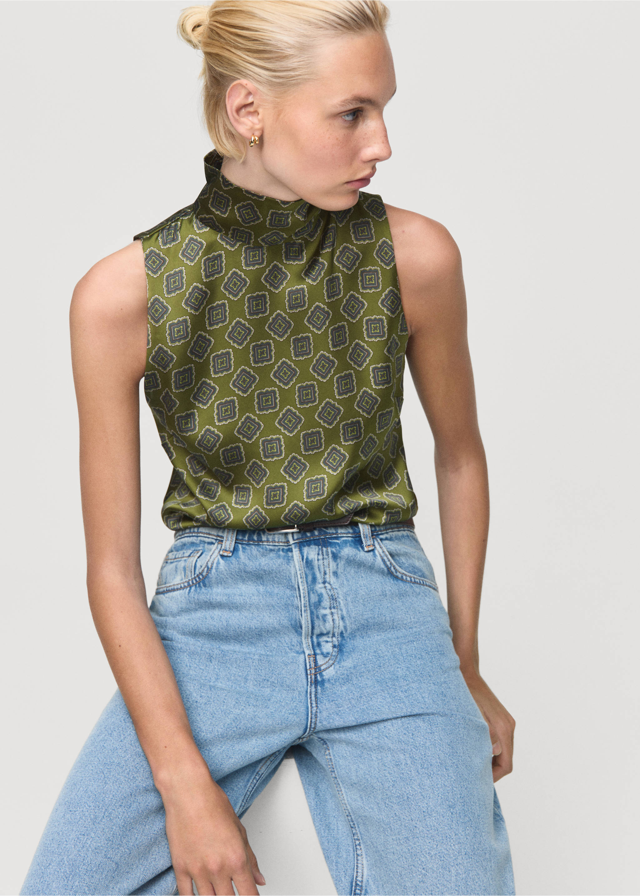 Satin blouse with geometric pattern - Details of the article 2, Green. Ref: 17075828-00.