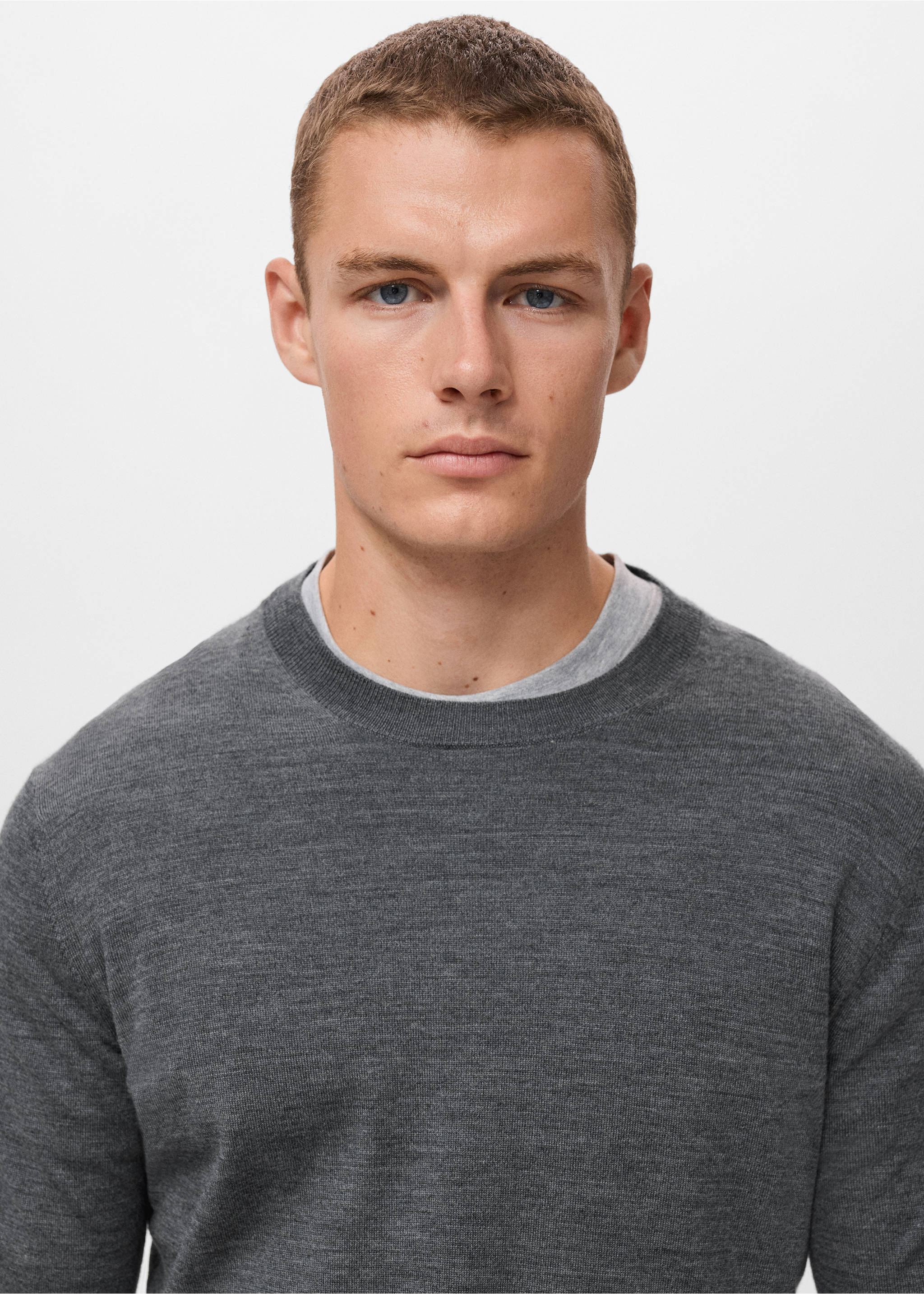 100% merino wool crew neck sweater - Details of the article 1, Medium Heather Grey. Ref: 17075970-00.