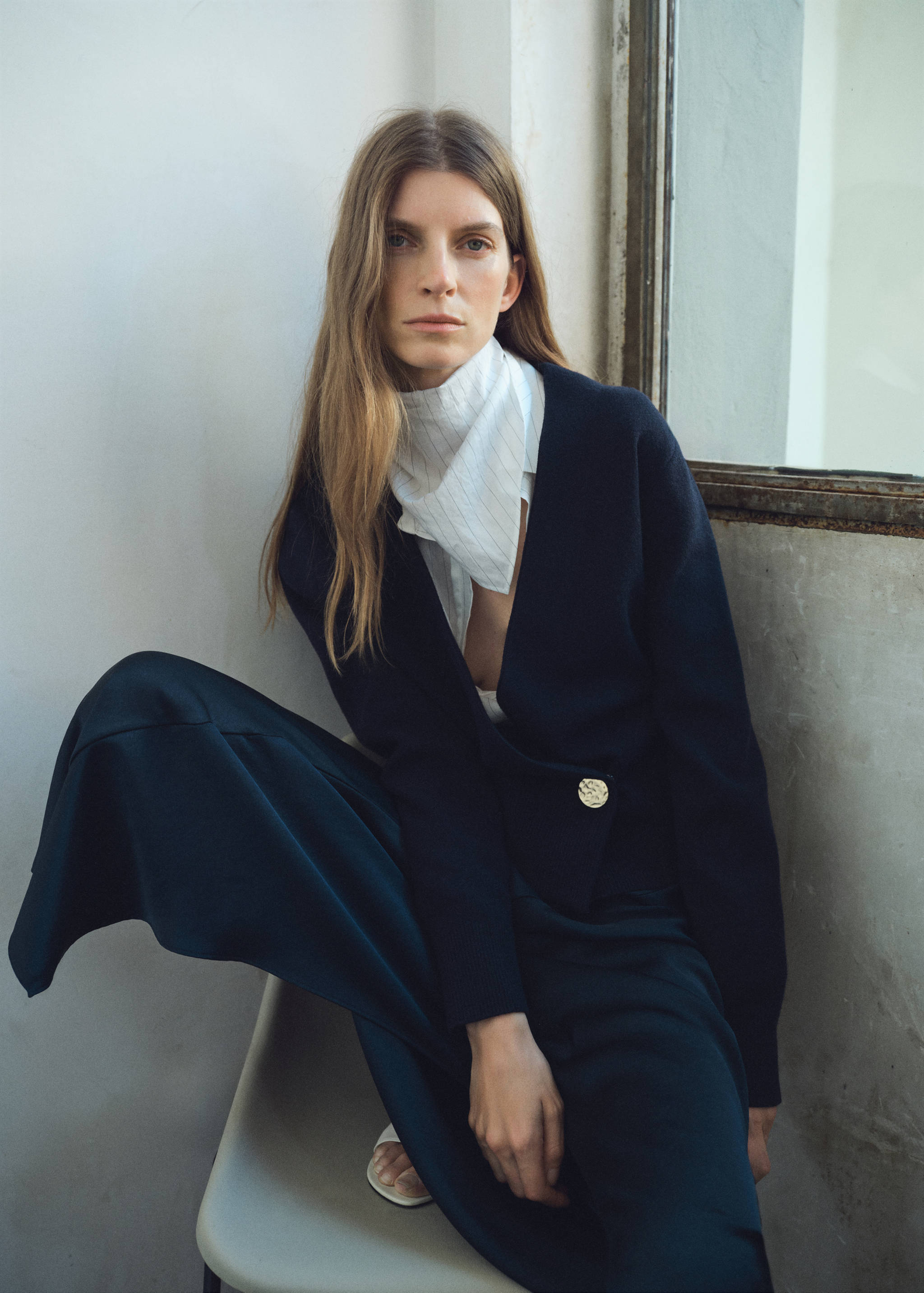Cross-over cardigan with jewel button - Details of the article 2