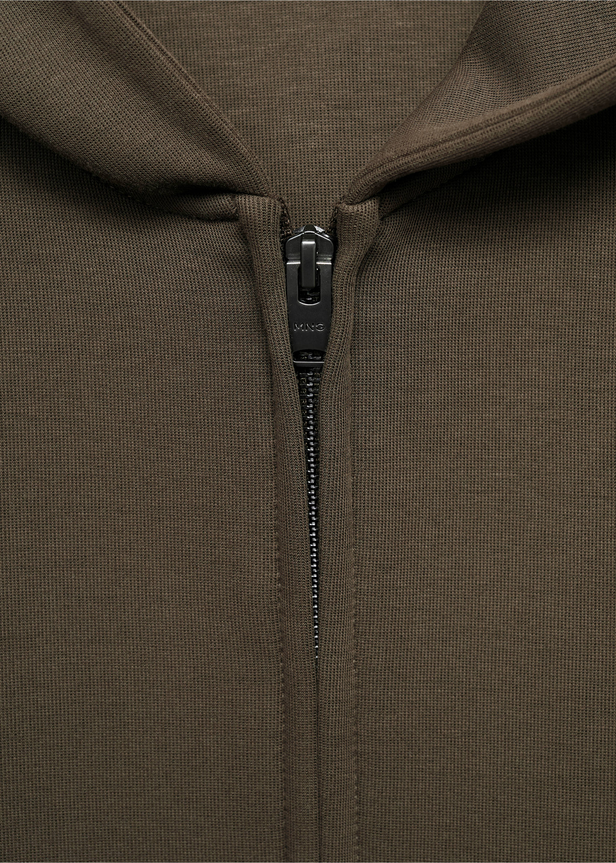 Olive green hooded sweatshirt zipper detail., Olive Green. Ref: 17075998-00.