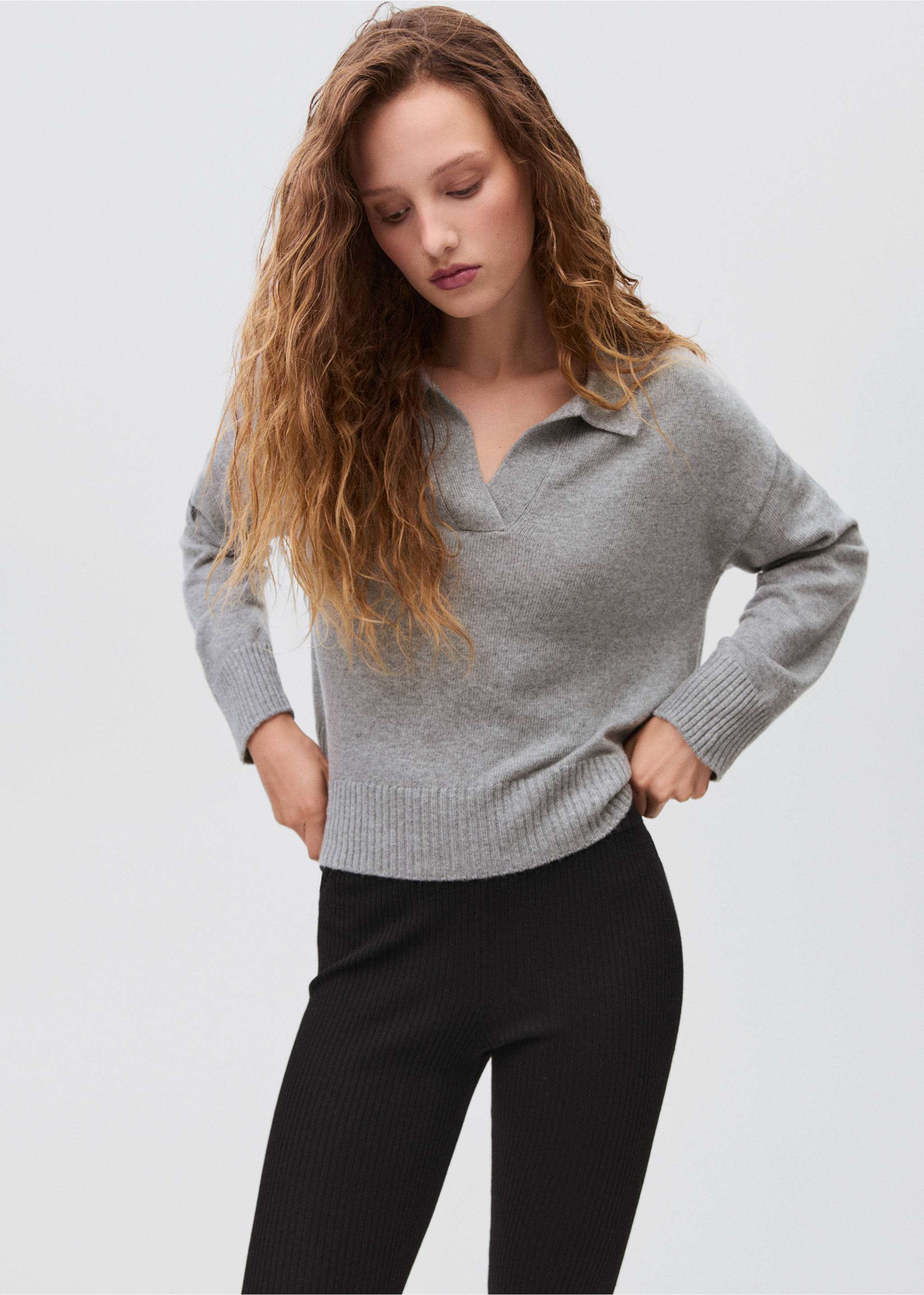 Ribbed flare trousers - Details of the article 1, Black. Ref: 17076329-00.