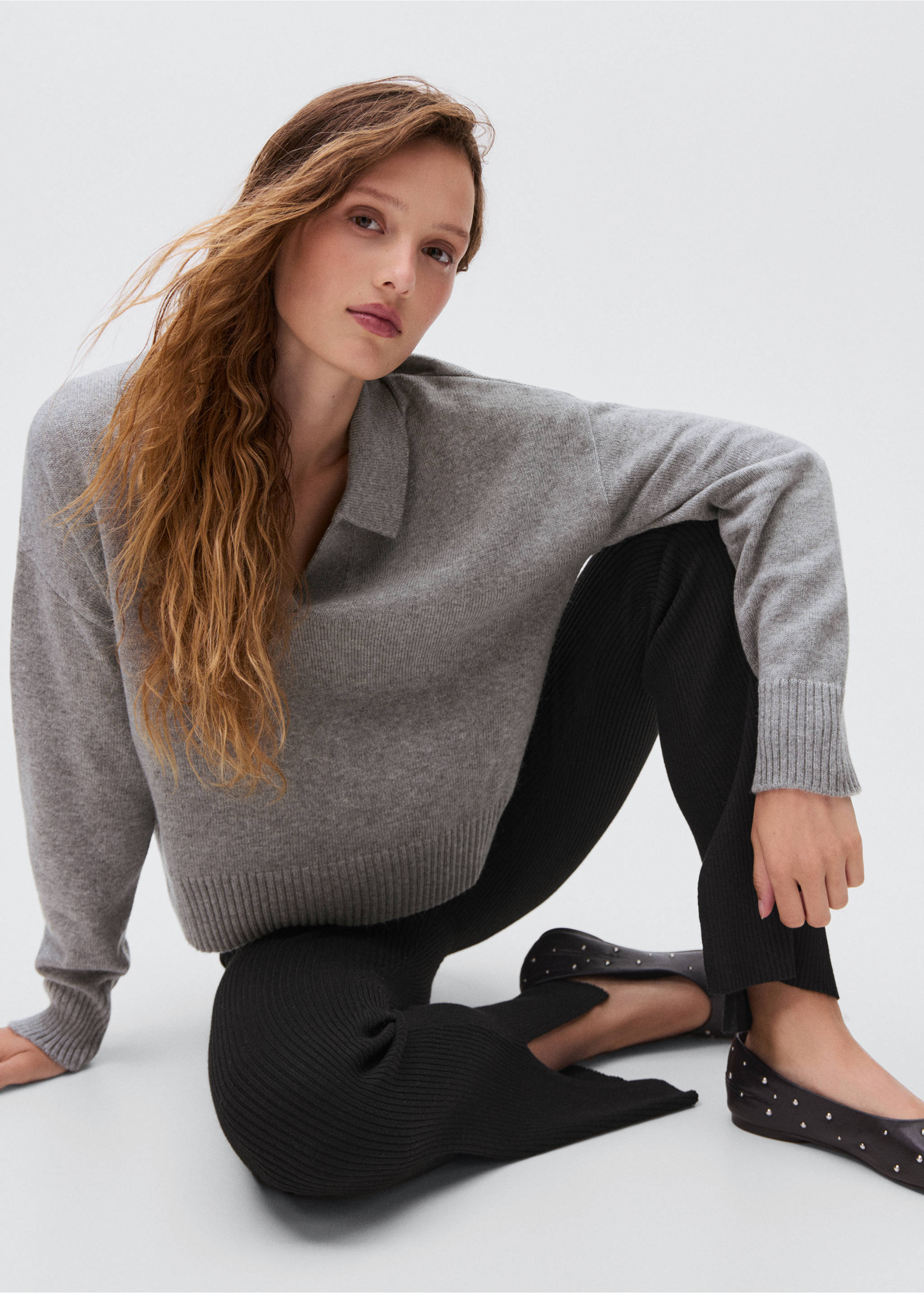 Ribbed flare trousers - Details of the article 2, Black. Ref: 17076329-00.