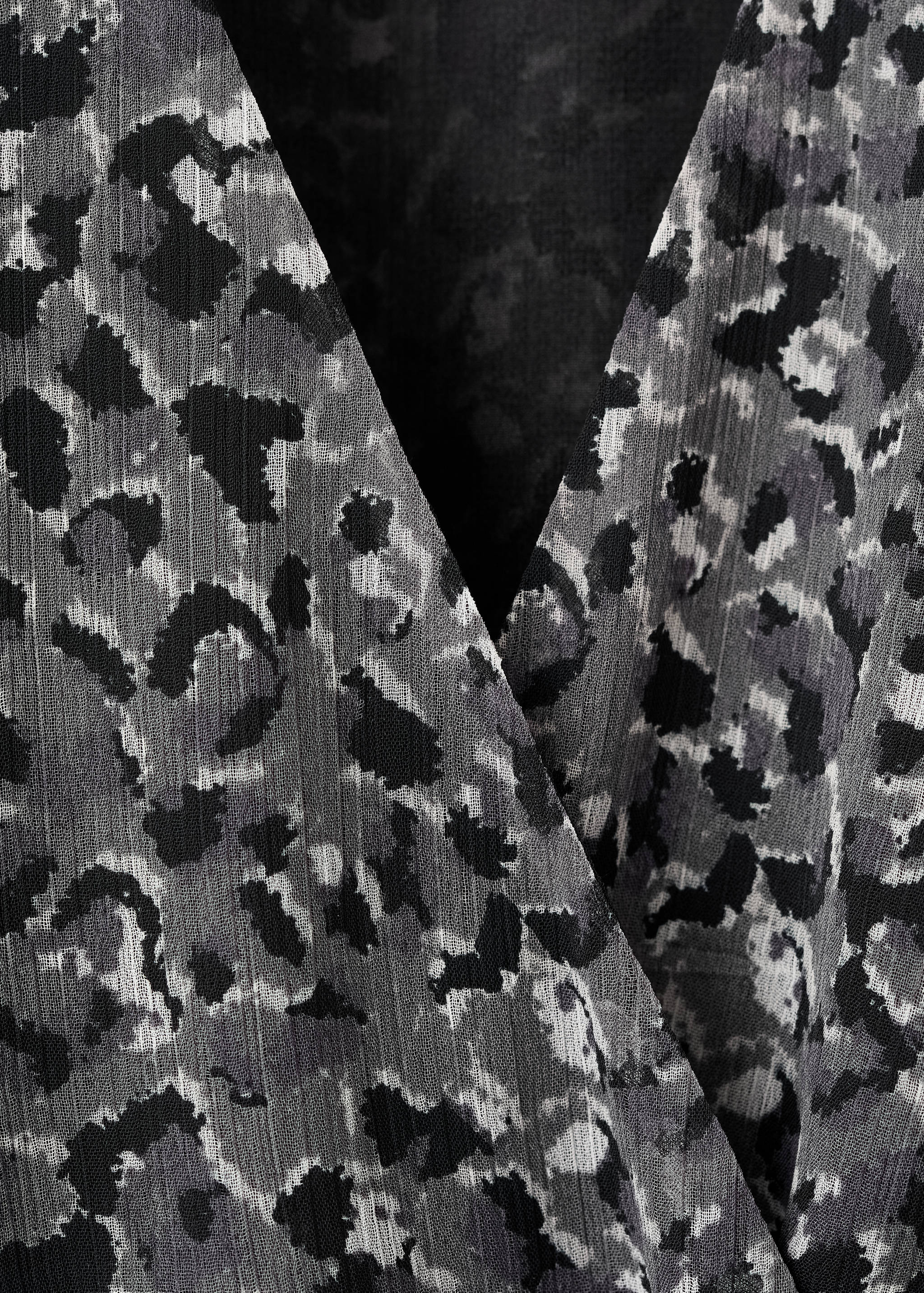 Robe léopard à volants - Détail de l'article 8
