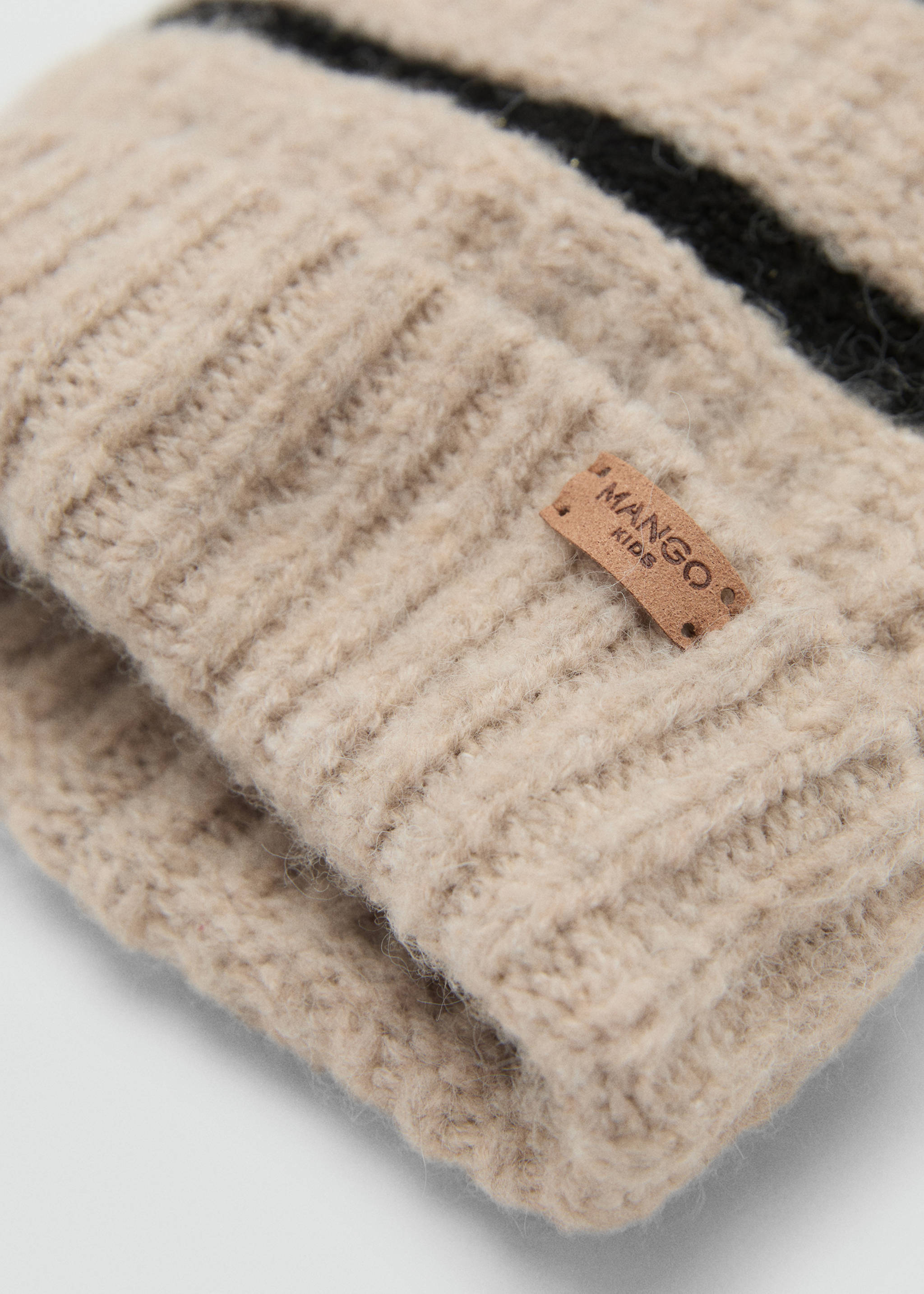 Striped knit hat - Medium plane