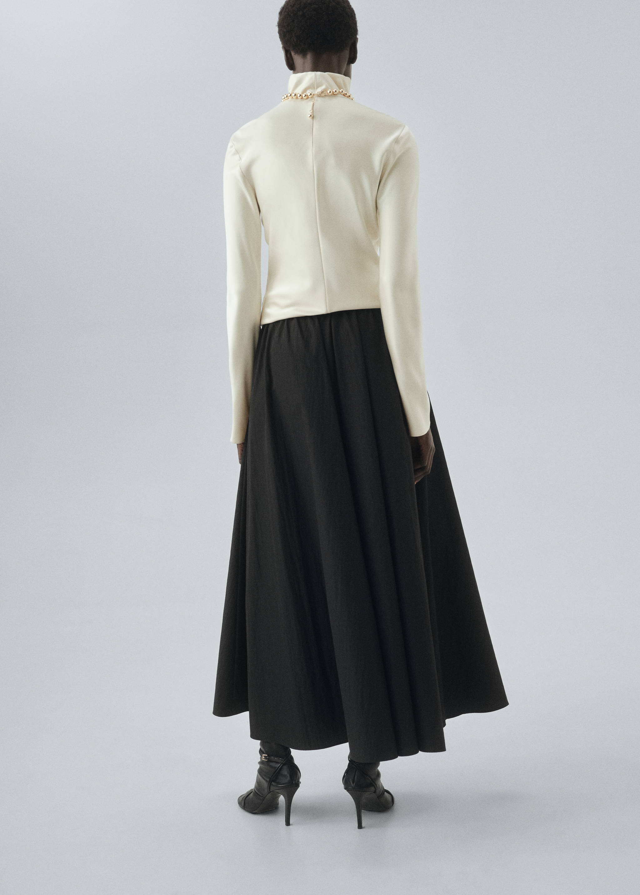 Long flared skirt - Reverse of the article