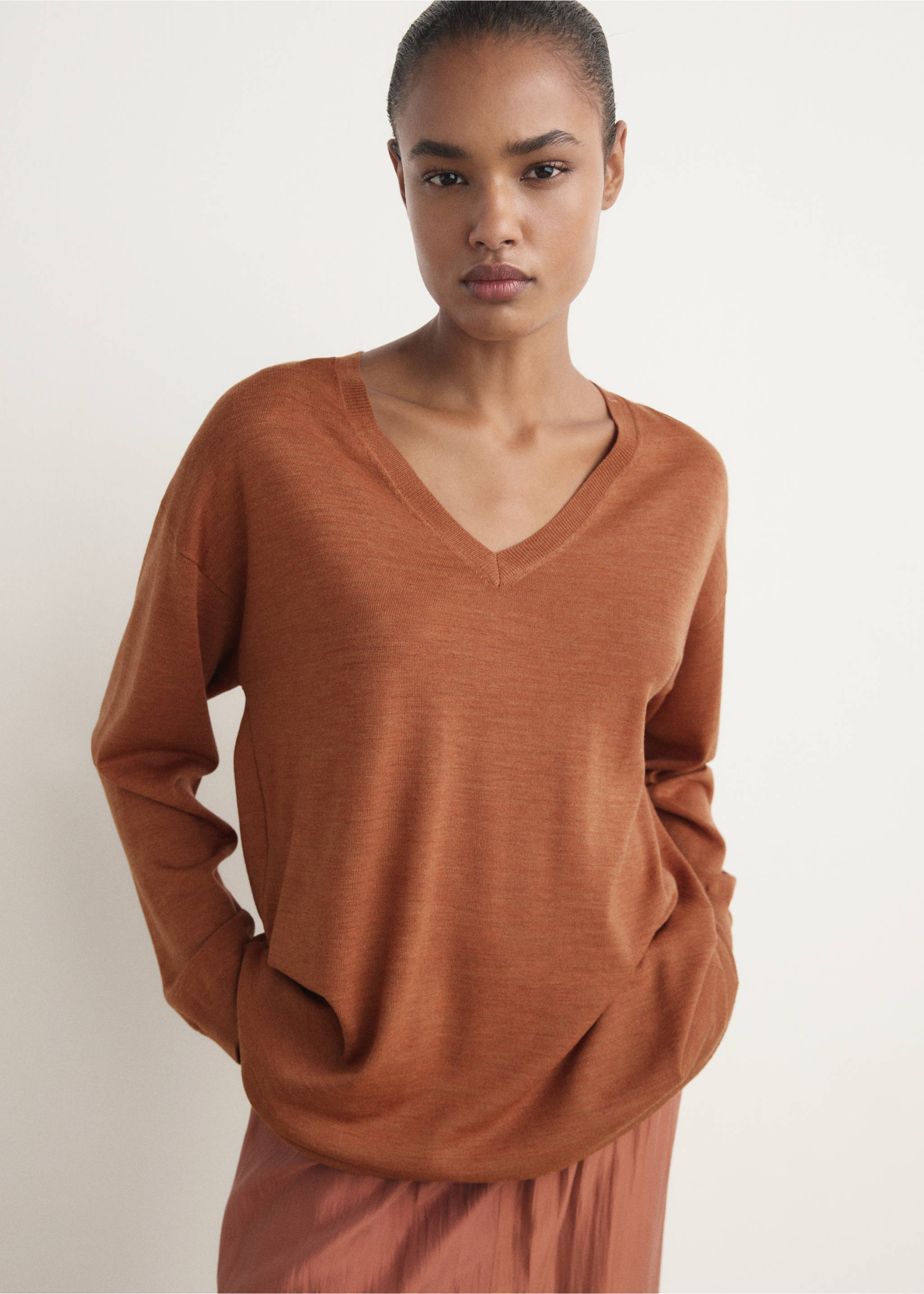 V-neck wool sweater - Medium plane, Burnt Orange. Ref: 17076722-00.