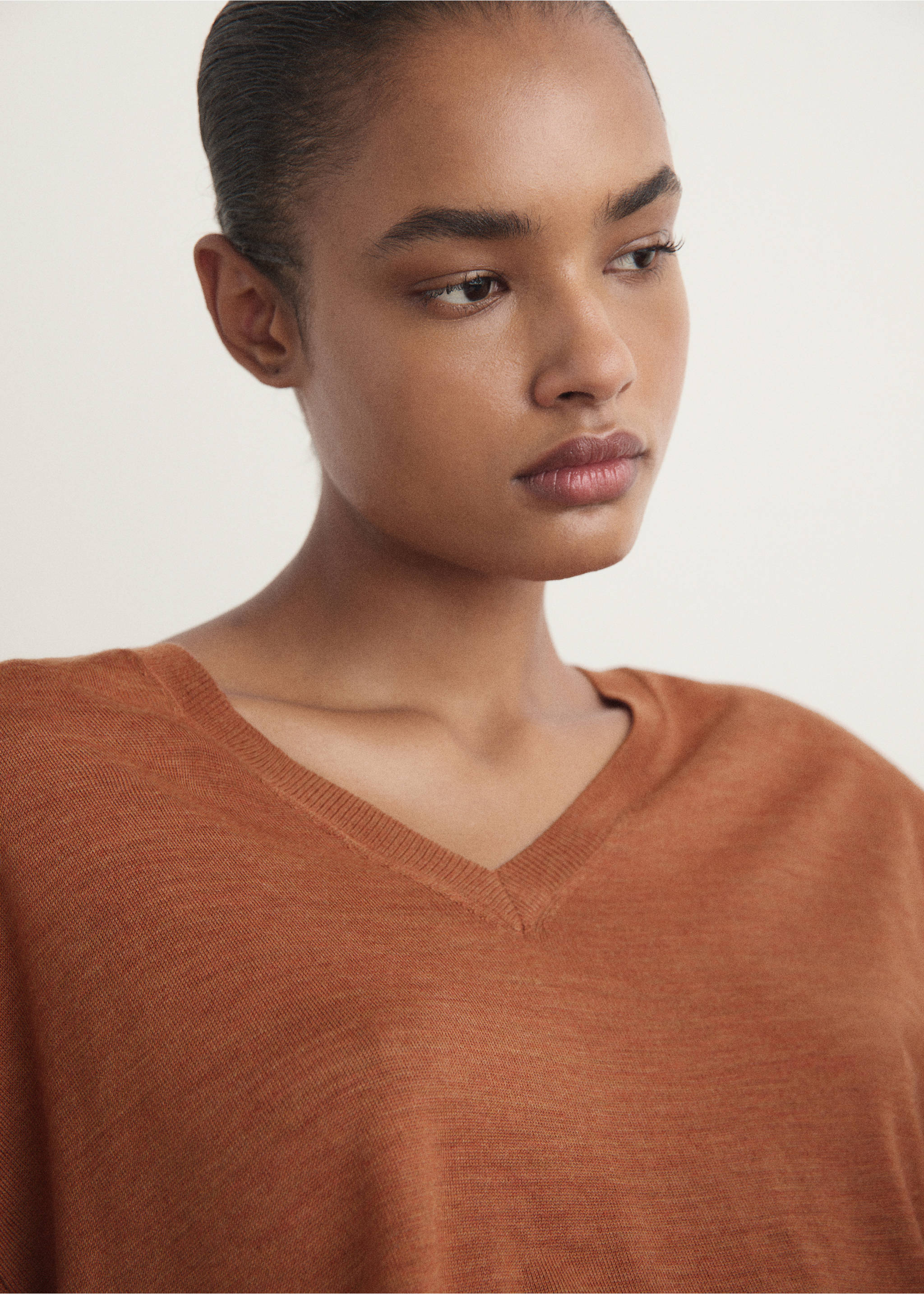 V-neck wool sweater - Details of the article 1, Burnt Orange. Ref: 17076722-00.