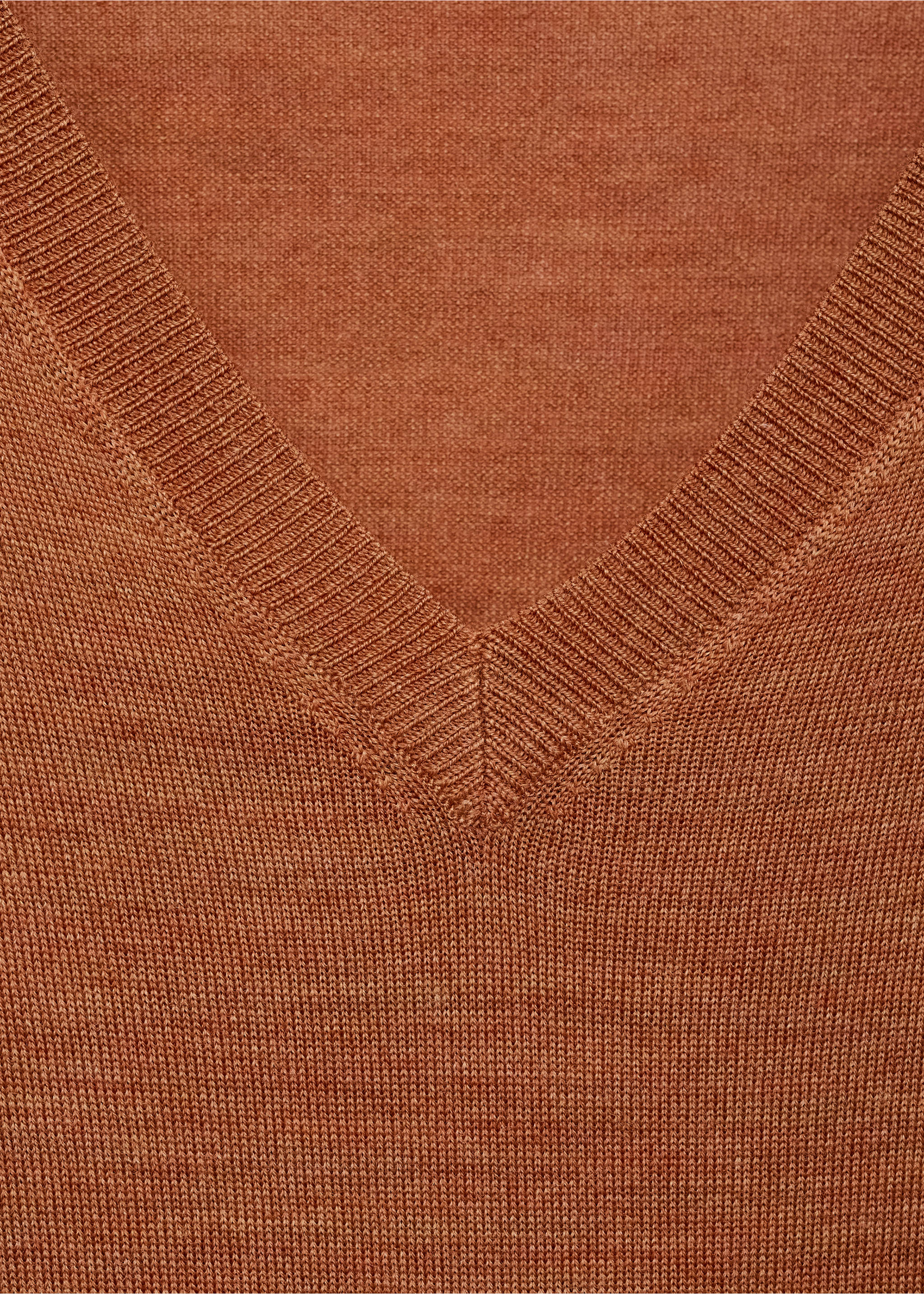 V-neck wool sweater - Details of the article 8, Burnt Orange. Ref: 17076722-00.