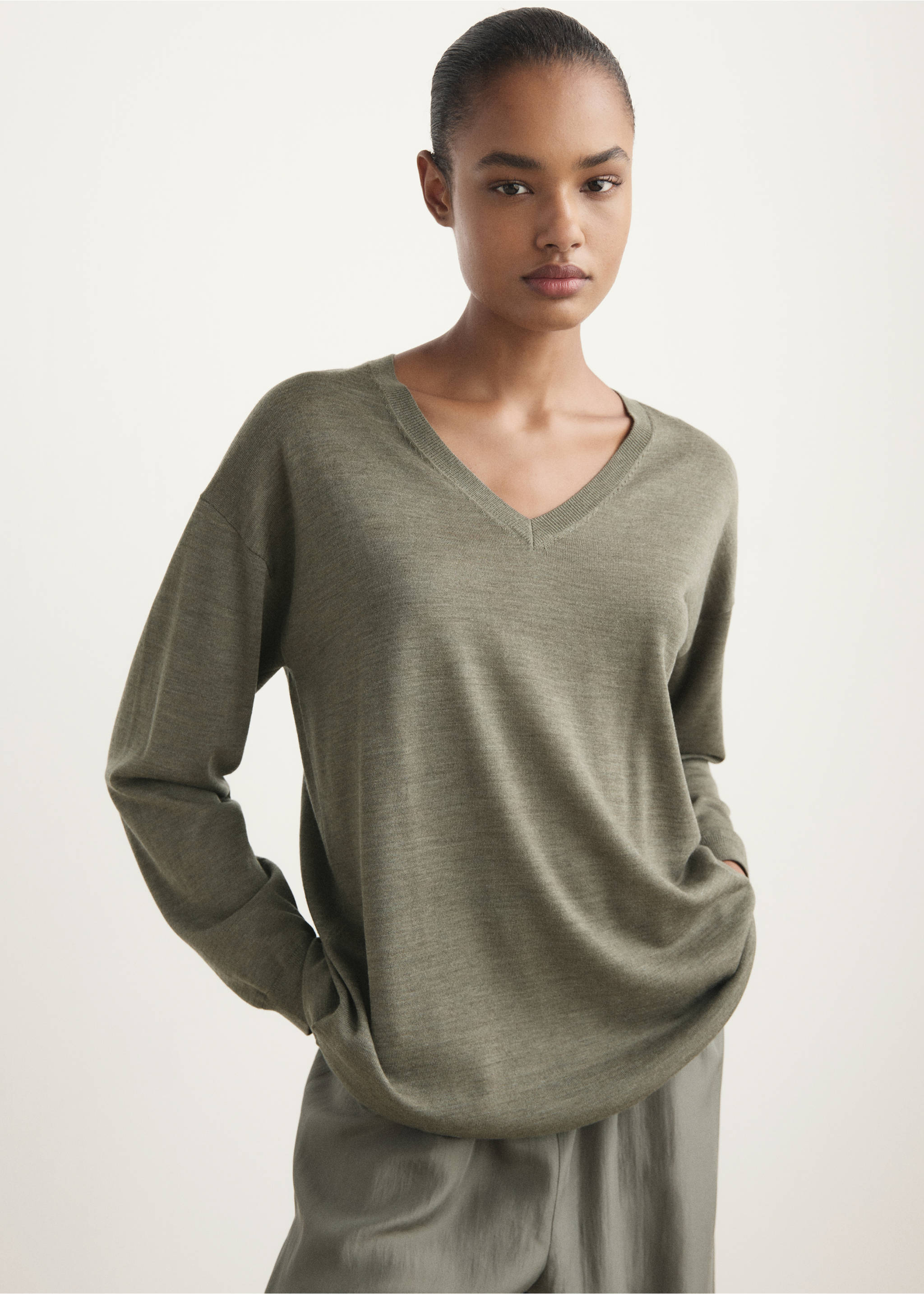 V-neck wool sweater - Medium plane, Green. Ref: 17076722-00.