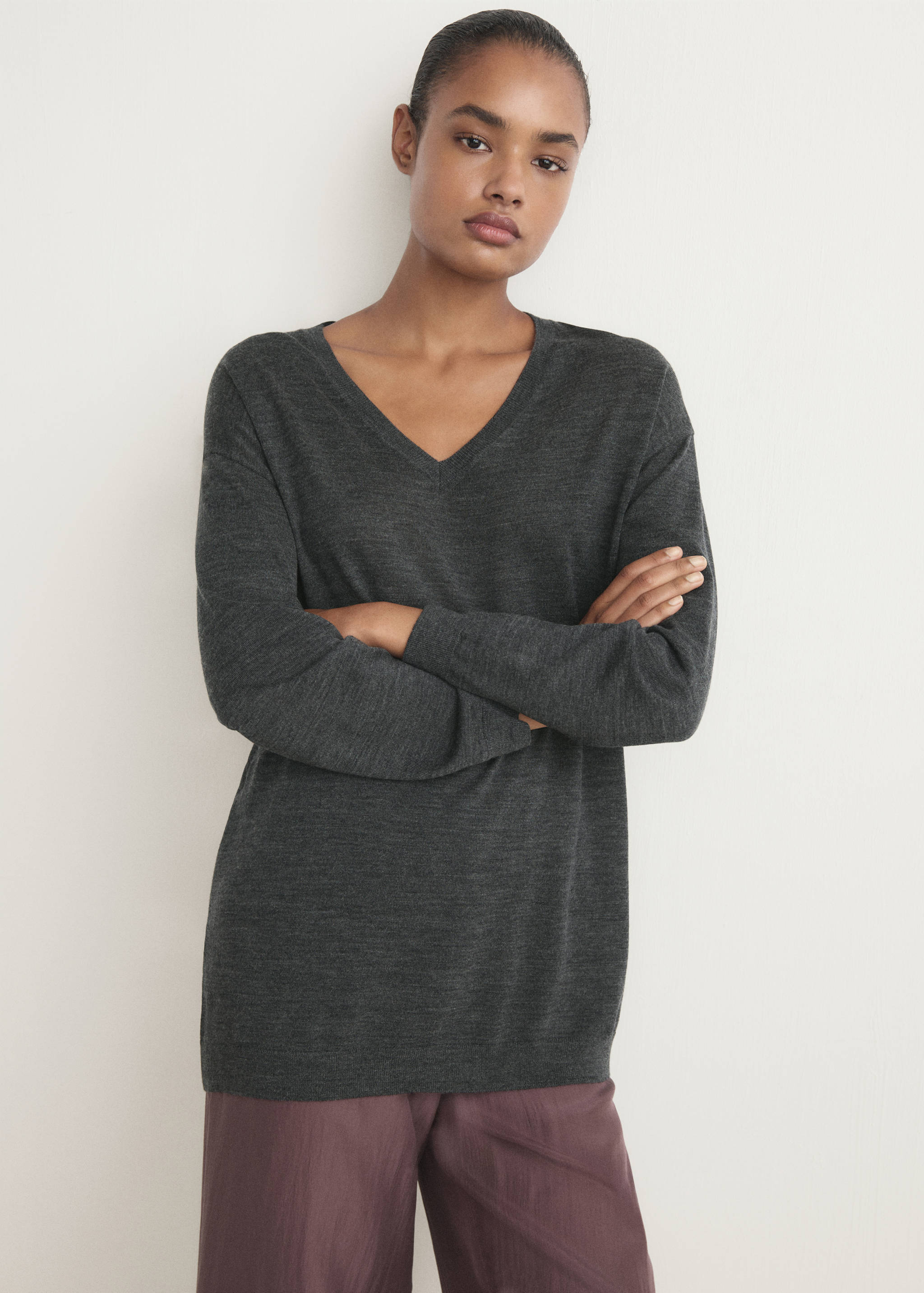 V-neck wool sweater - Medium plane
